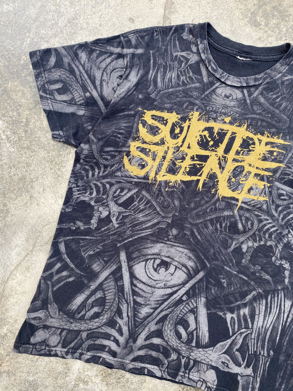 Band Tees Rare🔥 Suicide Silence Deathcore Band Era Mitch Lucker Size US M / EU 48-50 / 2 - 4 Thumbnail