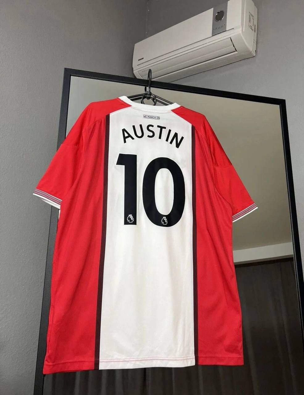 Under Armour Charlie Austin 2017-18 Southampton Football Soccer Jersey Size US XL / EU 56 / 4 - 3 Thumbnail