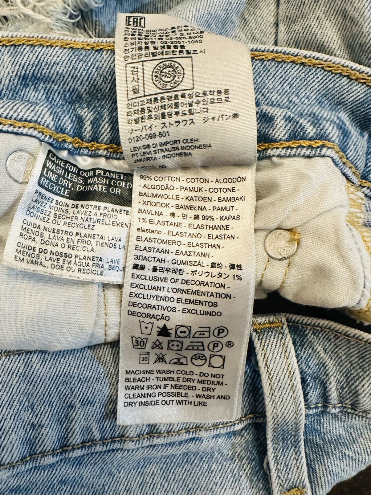 Levi's Levi’s 501 Distressed Women’s Light Wash Button Fly-Size 26 Size 26" / US 2 / IT 38 - 7 Thumbnail