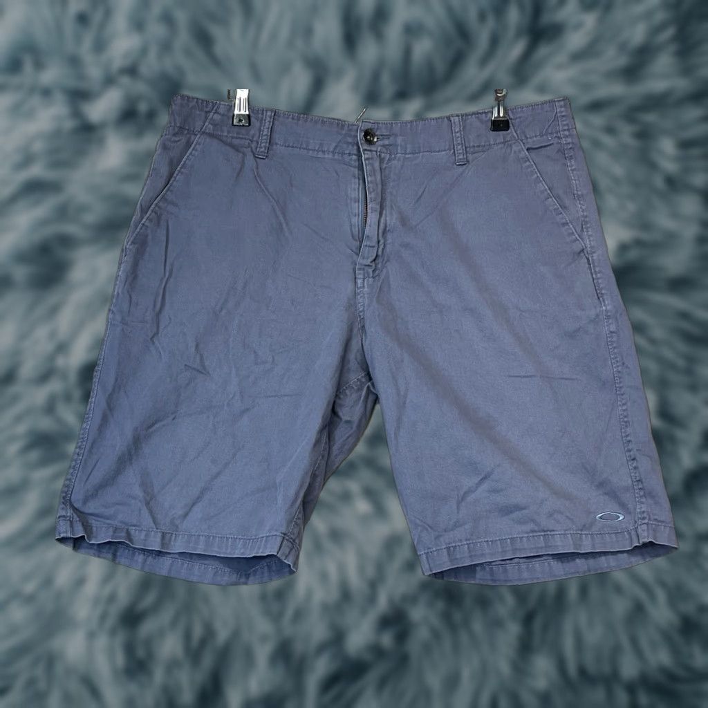 Oakley Oakley Men's Regular Fit Chino Golf Shorts Gray Size 36 Size US 36 / EU 52 - 1 Thumbnail