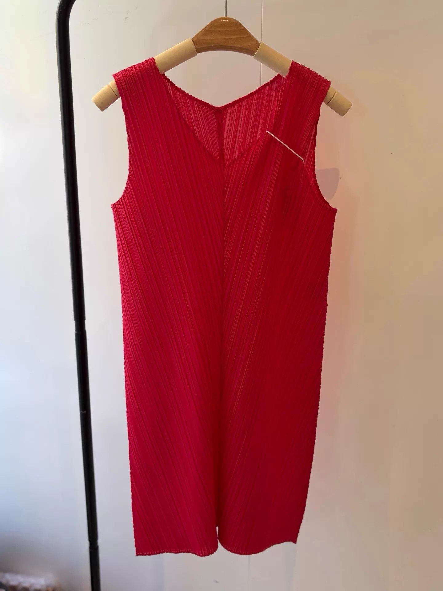 Issey Miyake Issey Miyake Magenta V-neck Sleeveless Dress NOS Size 3 Size L / US 10 / IT 46 - 1 Thumbnail