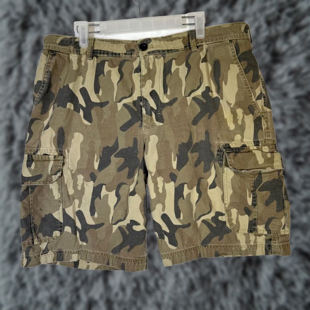 Izod Izod Cargo Shorts Men 38 Green Camouflage Cotton Classic Fit High-Rise Casual Pockets Summer Mens Size US 38 / EU 54 - 1 Thumbnail