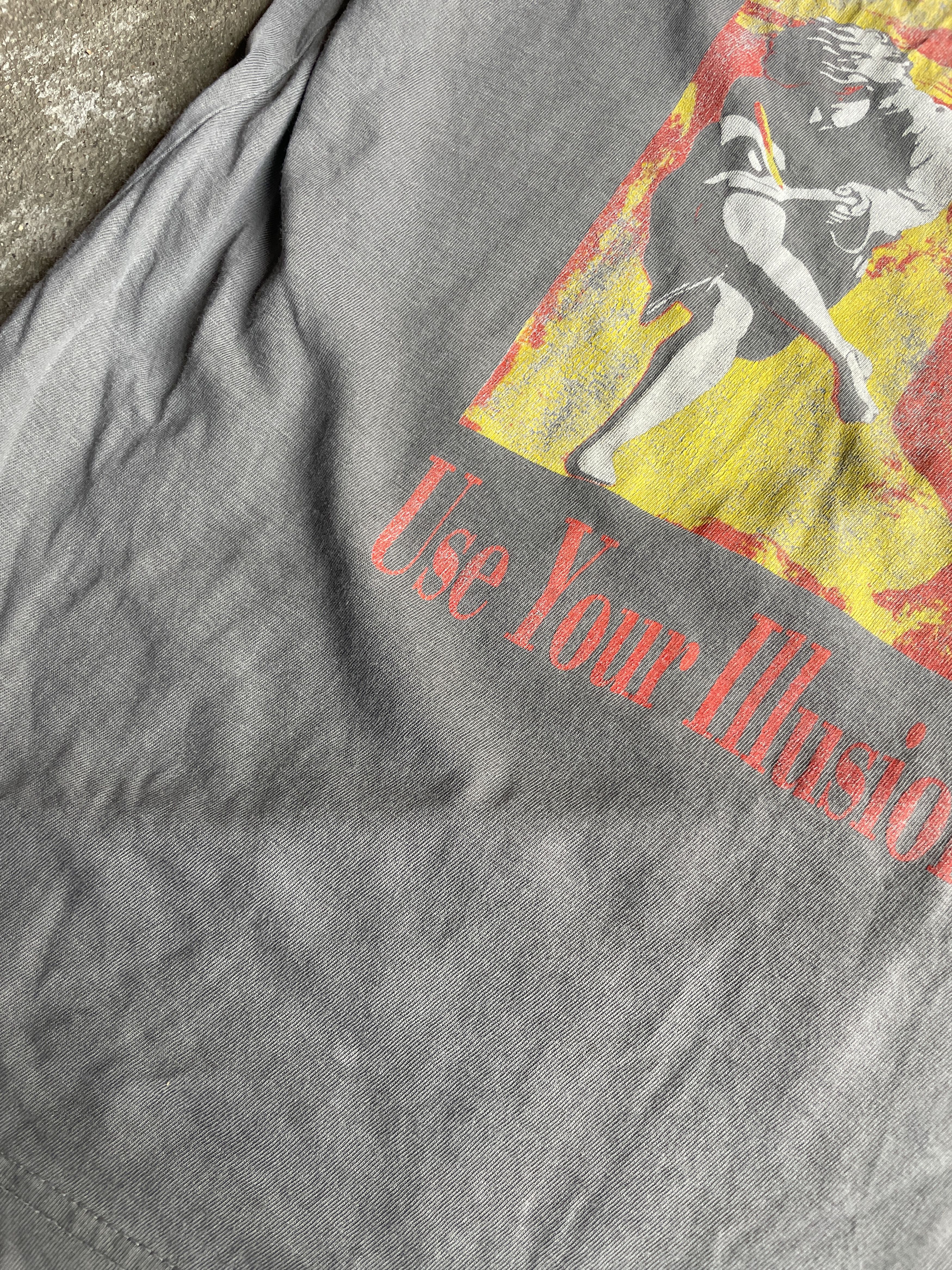 Band Tees × Vintage Vintage Guns and Roses use your illusion world tour 1992 Size US L / EU 52-54 / 3 - 5 Thumbnail