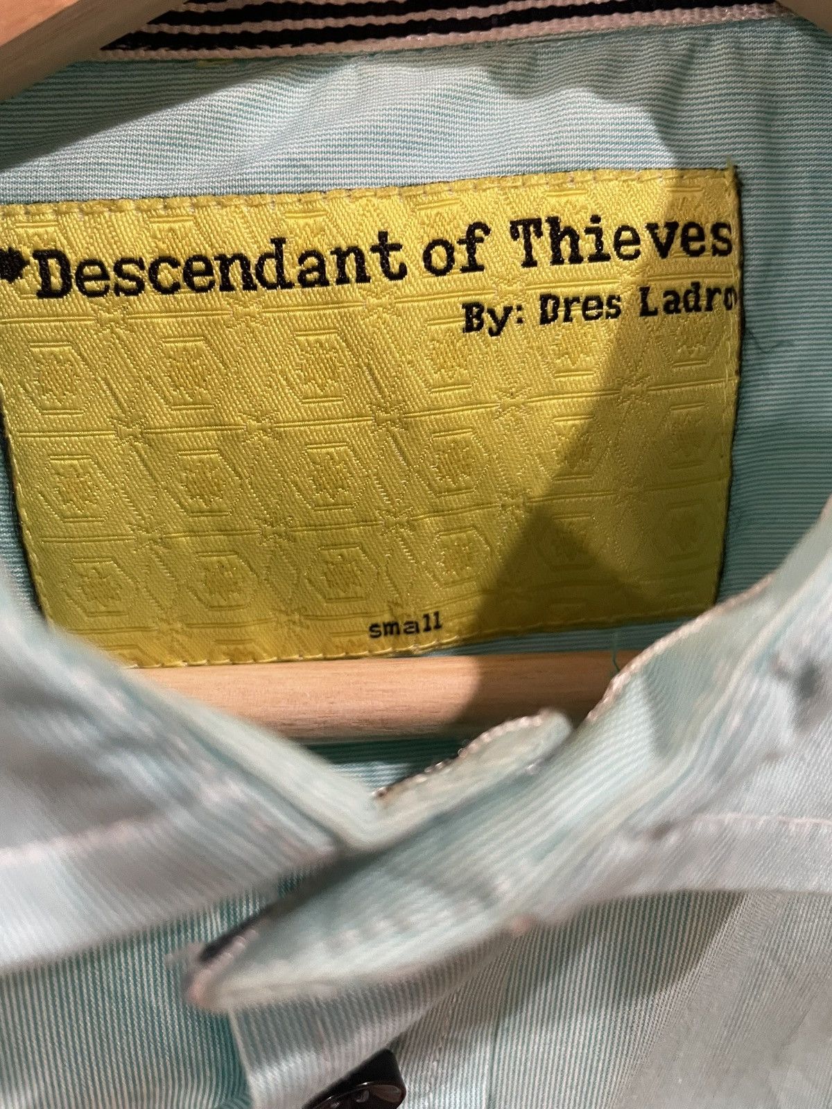 Descendant of Thieves Turquoise button-up with black buttons Size US S / EU 44-46 / 1 - 3 Thumbnail