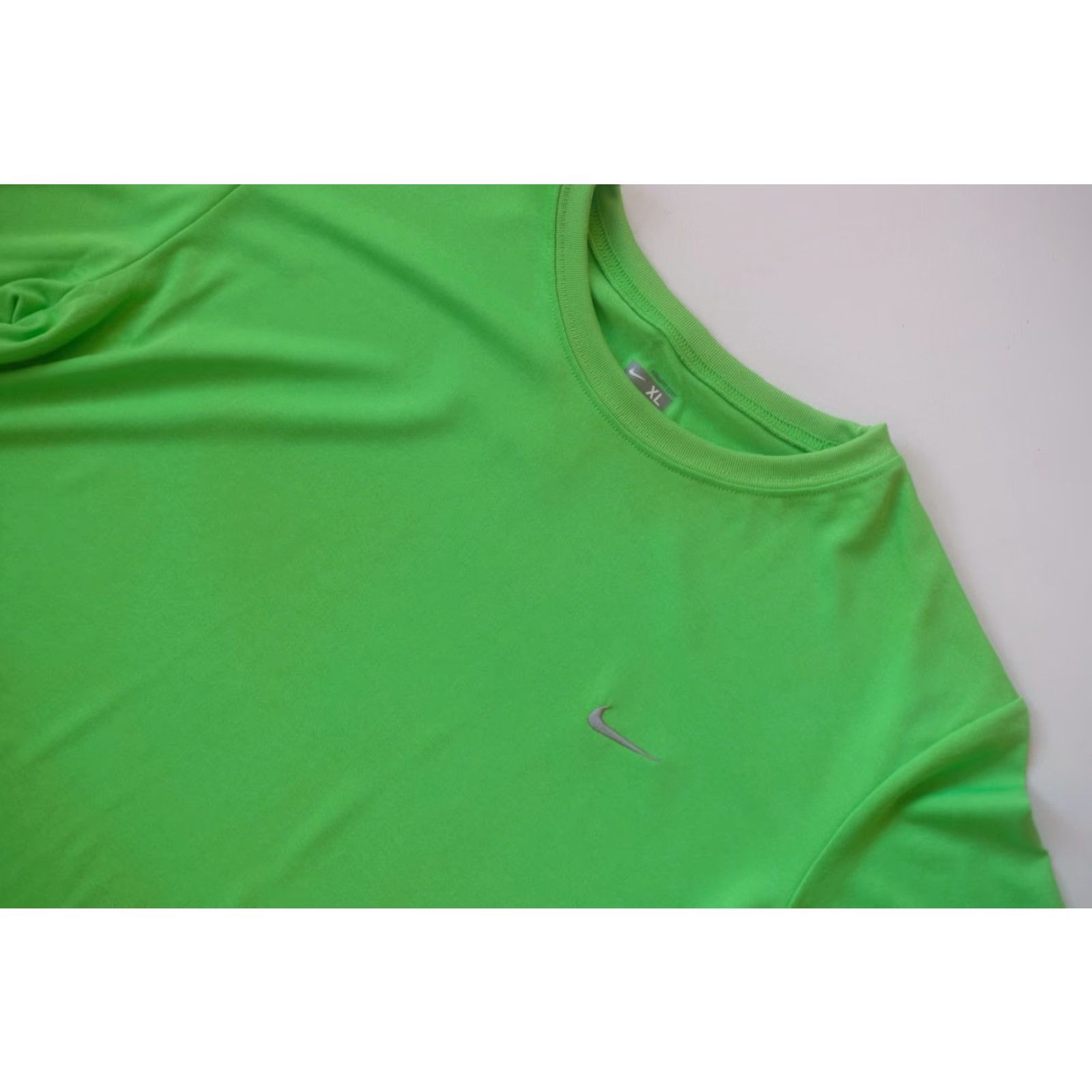 Nike VINTAGE Nike T-Shirt XL Green 2007 Volt Dri-FIT Retro 90s Y2K Mini Swoosh Crew Neck Shirt Mens Size US XL / EU 56 / 4 - 5 Thumbnail