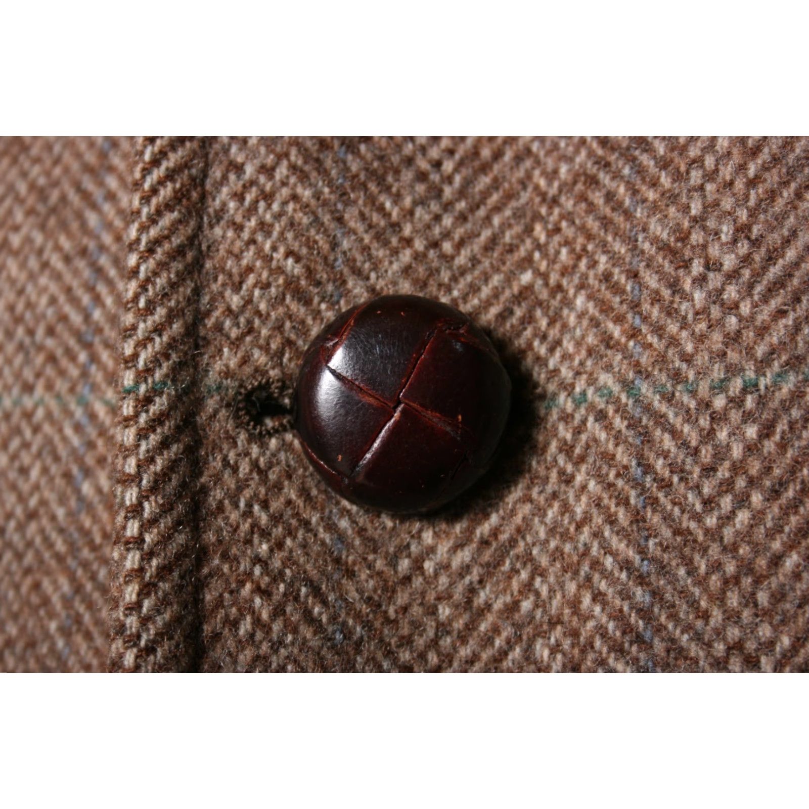 Pendleton VINTAGE Pendleton Brown Herringbone Tweed 100% Wool Quilt Lined Overcoat Sz. 44 Coat Mens Wool Herringbone 1940s 50s 60s 70s Size US S / EU 44-46 / 1 - 4 Thumbnail