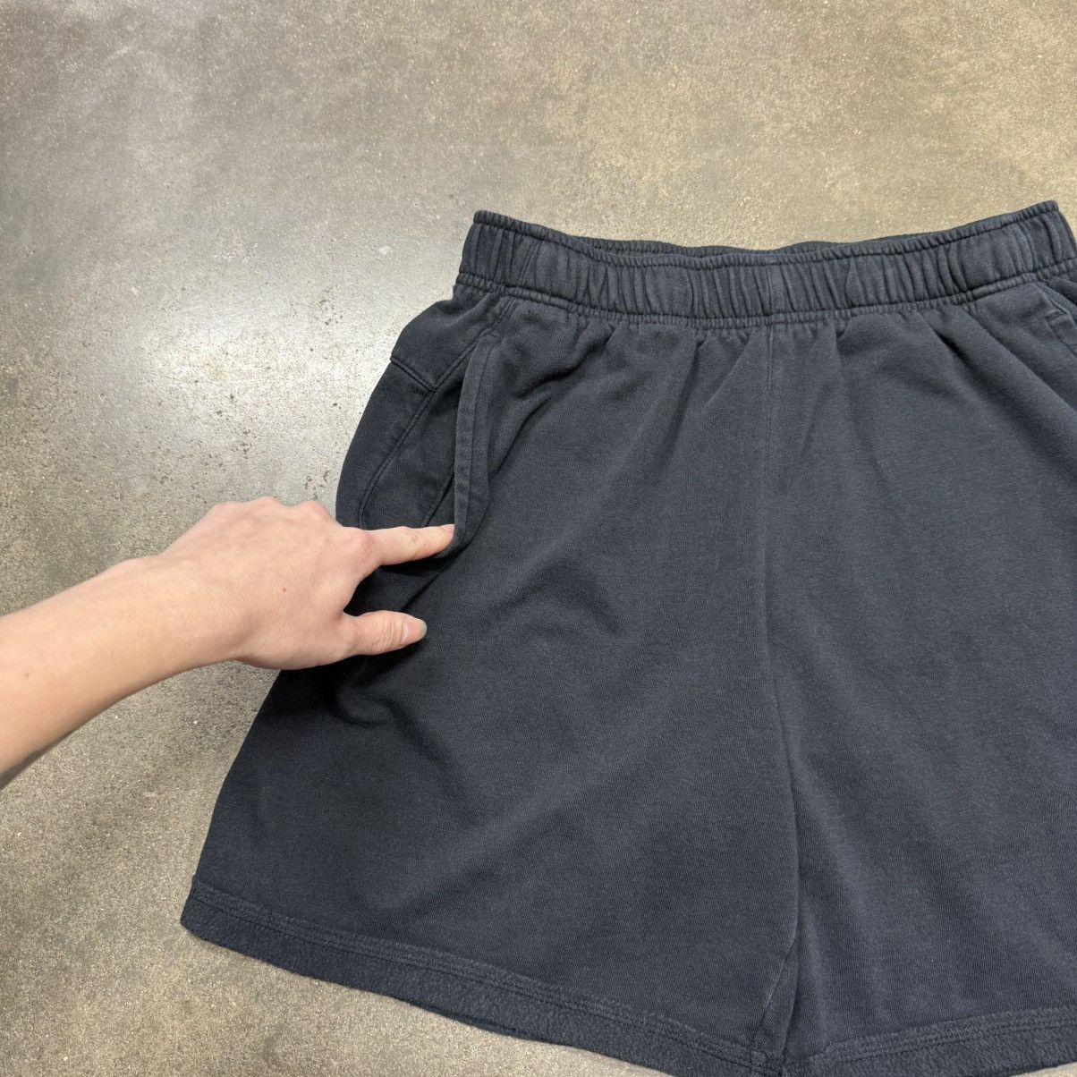 Nike Nike Yoga Therma-FIT Core Shorts Athletic Street Essential Size US 30 / EU 46 - 2 Thumbnail