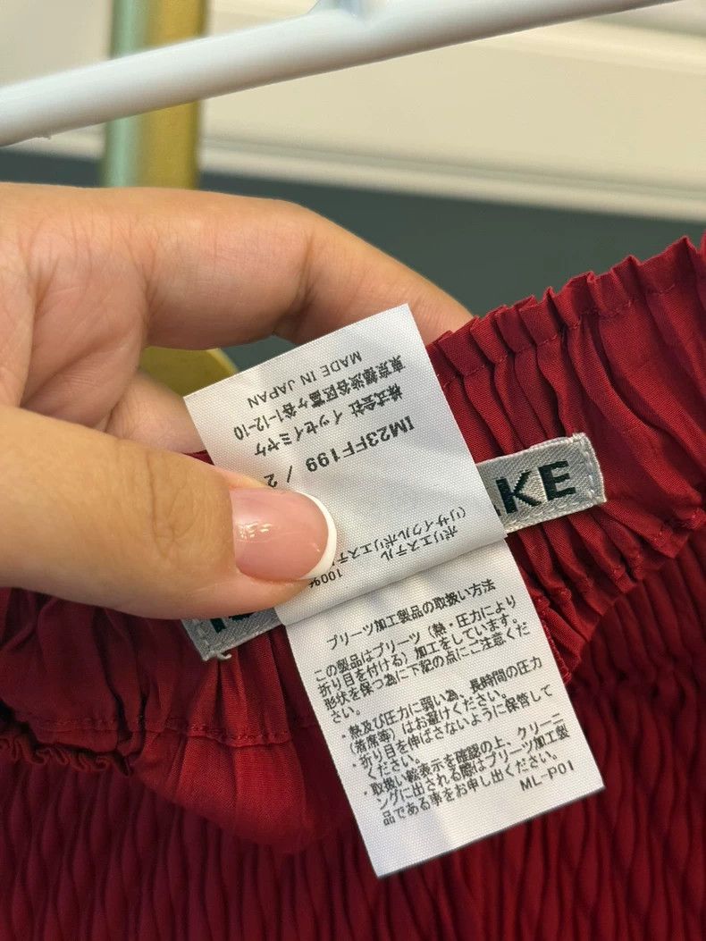 Issey Miyake Issey Miyake size:2 Red main line series small fish scale Size 31" - 4 Thumbnail