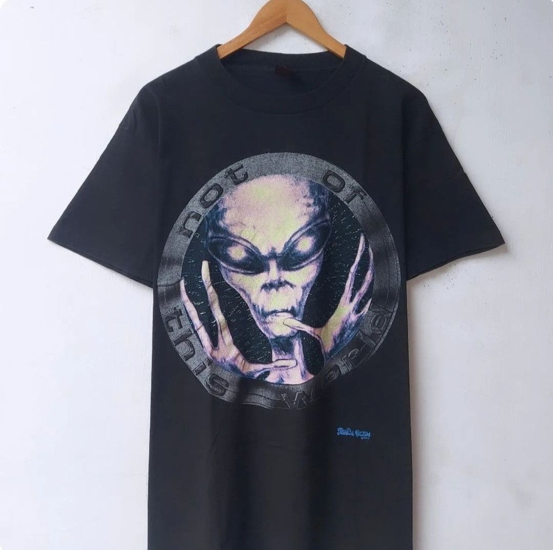 Fashion Victim × Vintage 🔥RARE🔥90's Fashion Victim Alien 'Not of This World' Tshirt Size US L / EU 52-54 / 3 - 2 Thumbnail