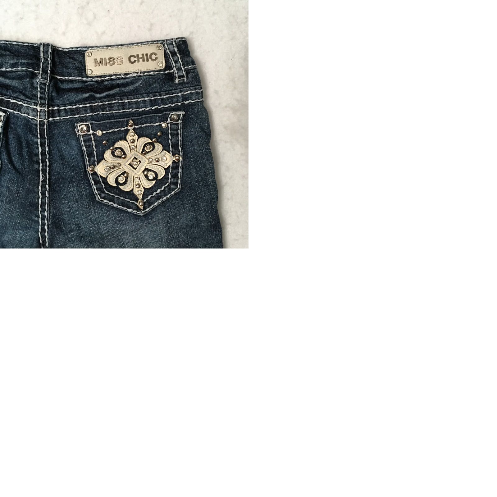 Vintage Miss Chic Jeans Mid Rise Womans Size 9 (28x16) Blue Denim capri leg Med Wash Size 28" / US 6 / IT 42 - 9 Thumbnail