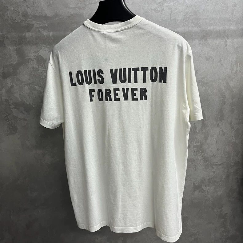 Louis Vuitton Louis Vuitton White inverted V printed logo short sleeve Size US M / EU 48-50 / 2 - 2 Thumbnail