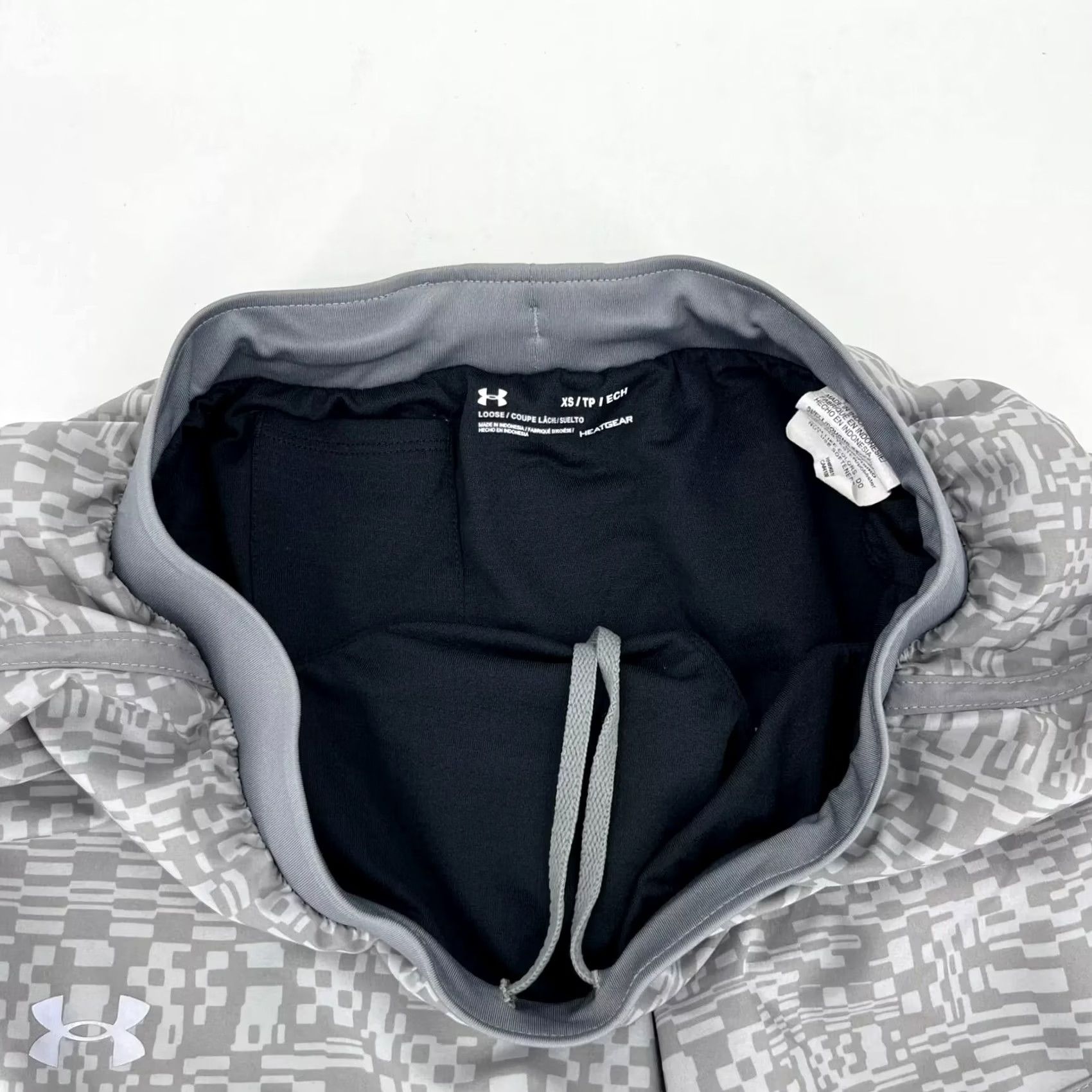 Under Armour Under Armour Active Shorts Women's XS Gray Logo Lined Drawstring Athletic Shorts Size 26" / US 2 / IT 38 - 5 Thumbnail