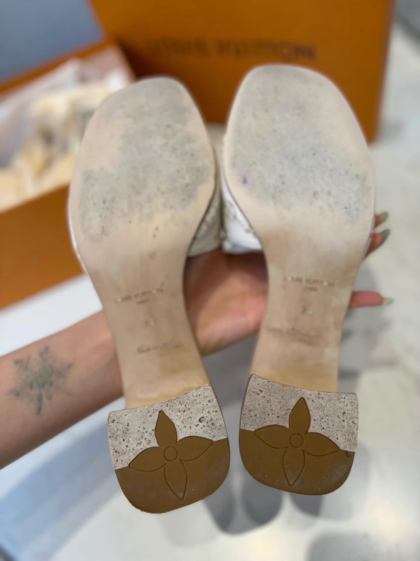 Louis Vuitton LV 25 New Latte Monogram Chunky Heel Sandal 38 Size US 7.5 / IT 37.5 - 5 Thumbnail