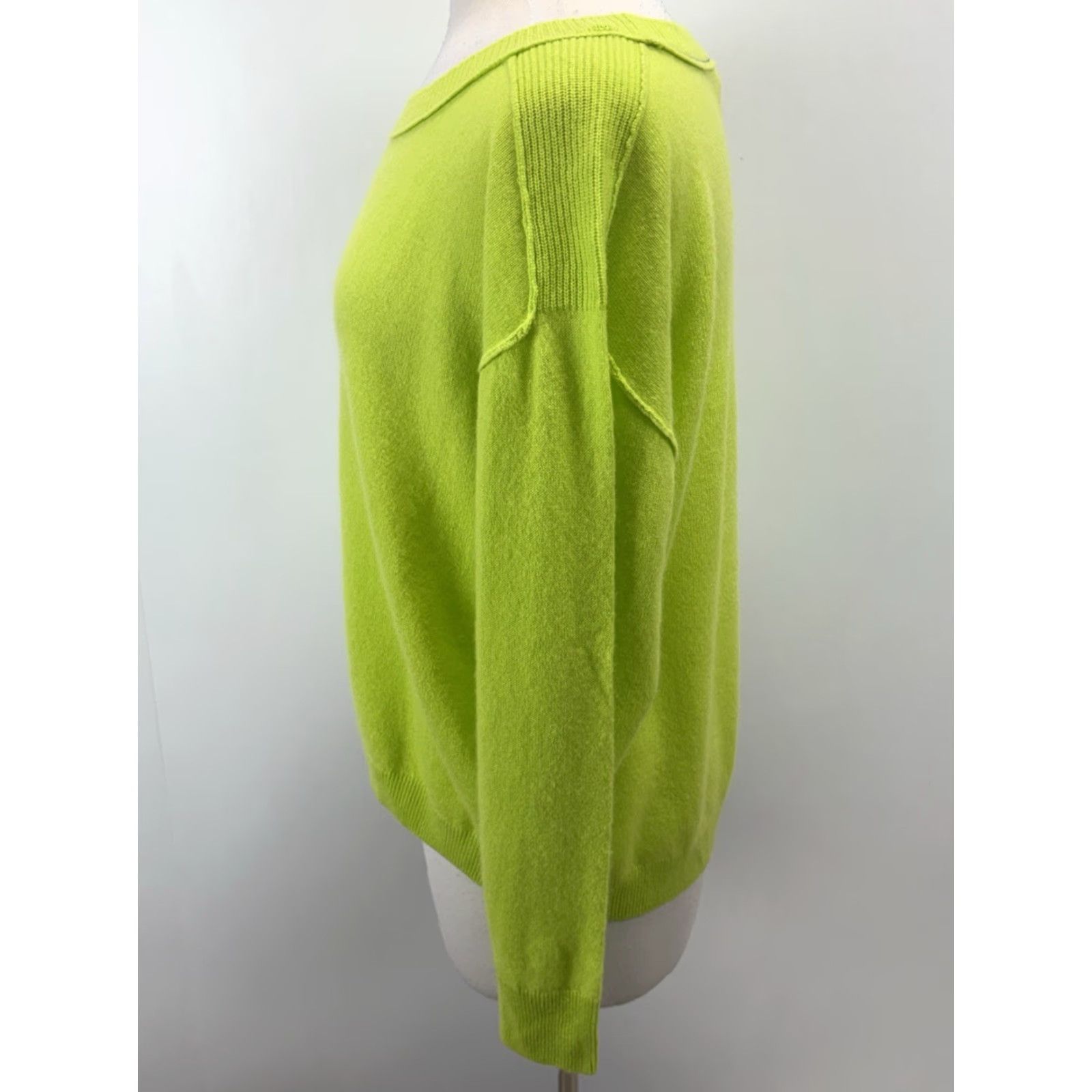Vintage Pilcro 100% Cashmere Boat Neck Sweater M Womens Long Sleeve Chartreuse Angie Pullover Knit Soft All Seasons Lightweight Breathable Size M / US 6-8 / IT 42-44 - 2 Thumbnail