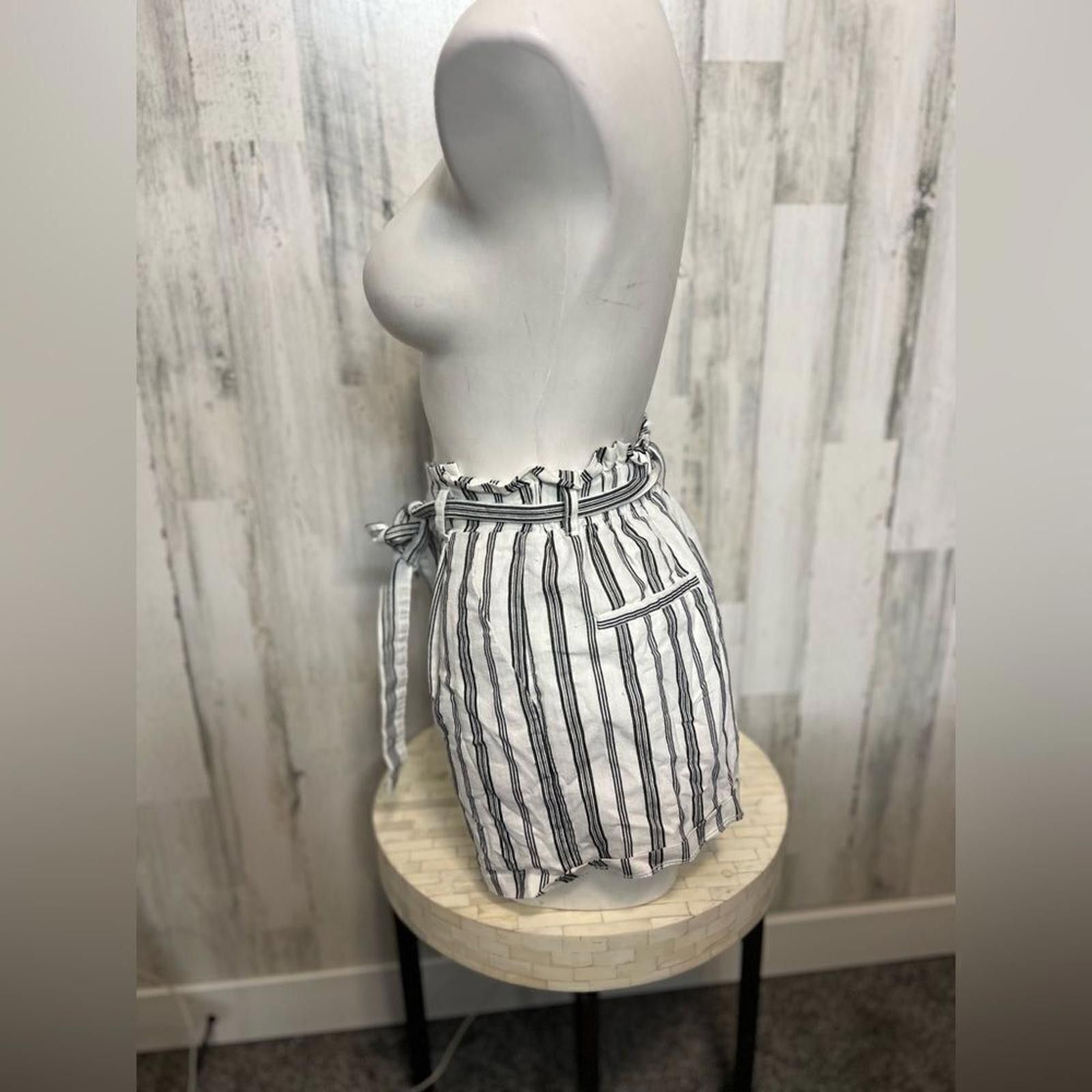 Forever 21 Forever 21 Stripped shorts Size 32" / US 10 / IT 46 - 3 Thumbnail