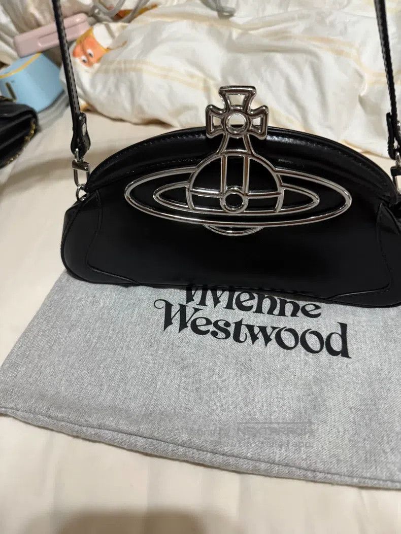 Vivienne Westwood Vivienne Westwood size os Saturn Underarm Bag, Black Classi Size ONE SIZE - 1 Thumbnail