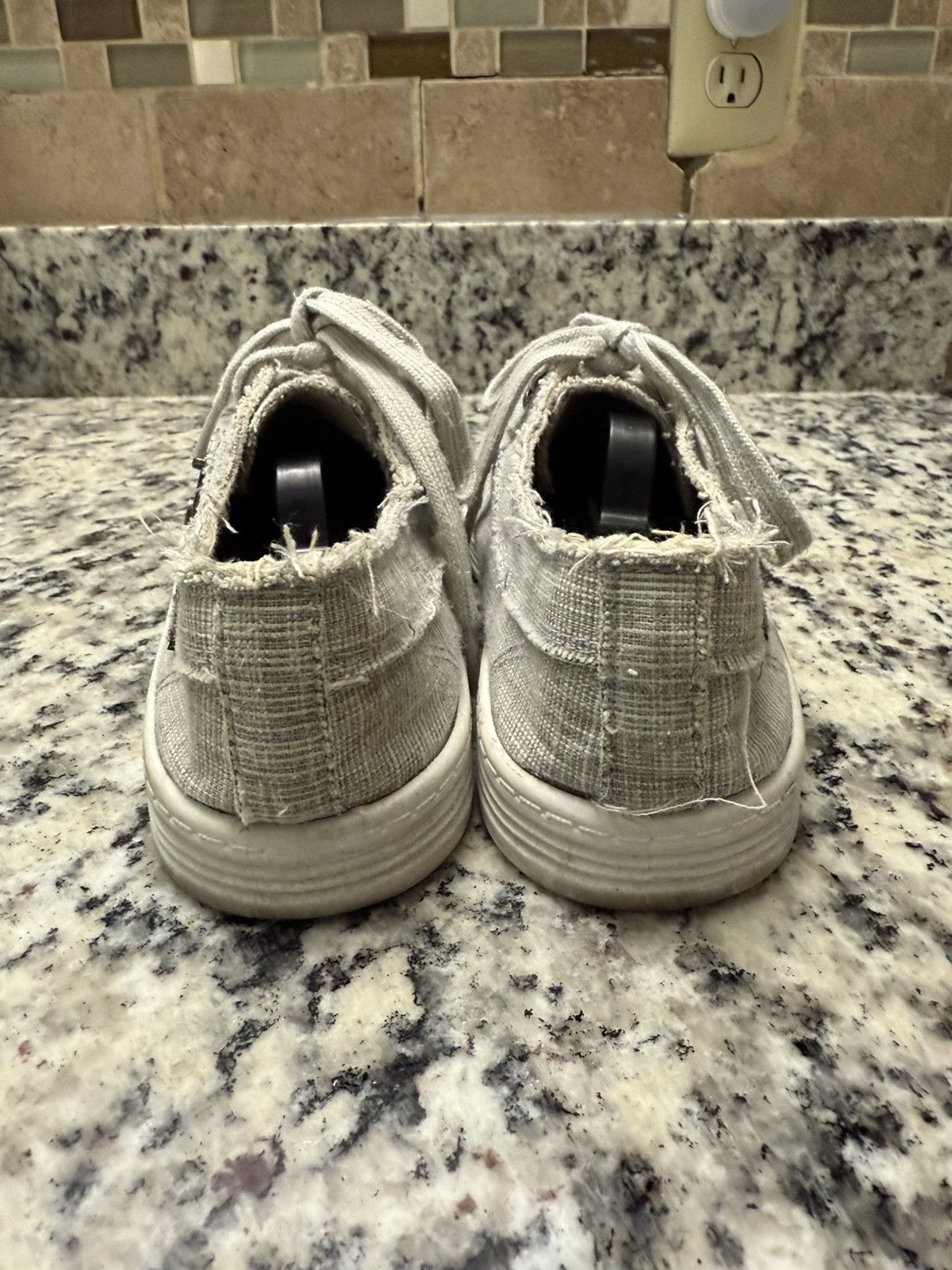 Other Guppy Love By Blowfish Malibu Women’s Causal Shoes Sz 8W Size US 8 / IT 38 - 3 Thumbnail