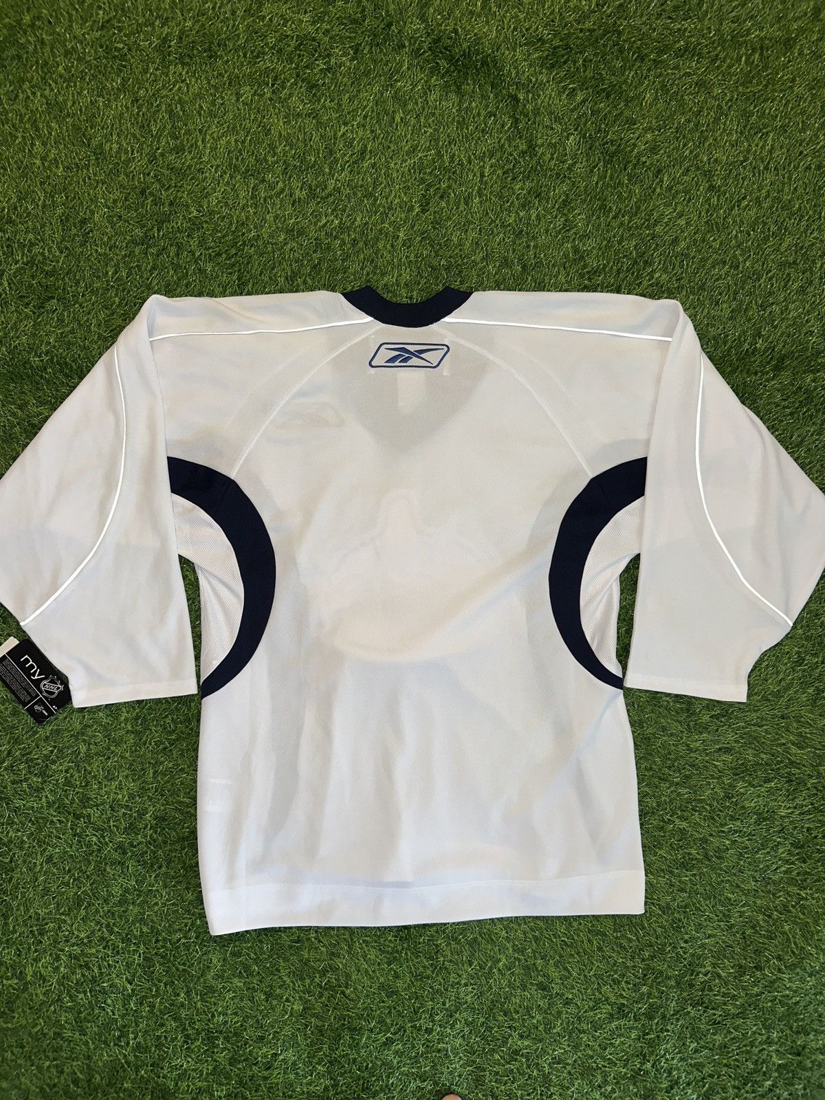 NHL Nhl reebok vancouver canucks practice jersey size medium Size US M / EU 48-50 / 2 - 2 Thumbnail