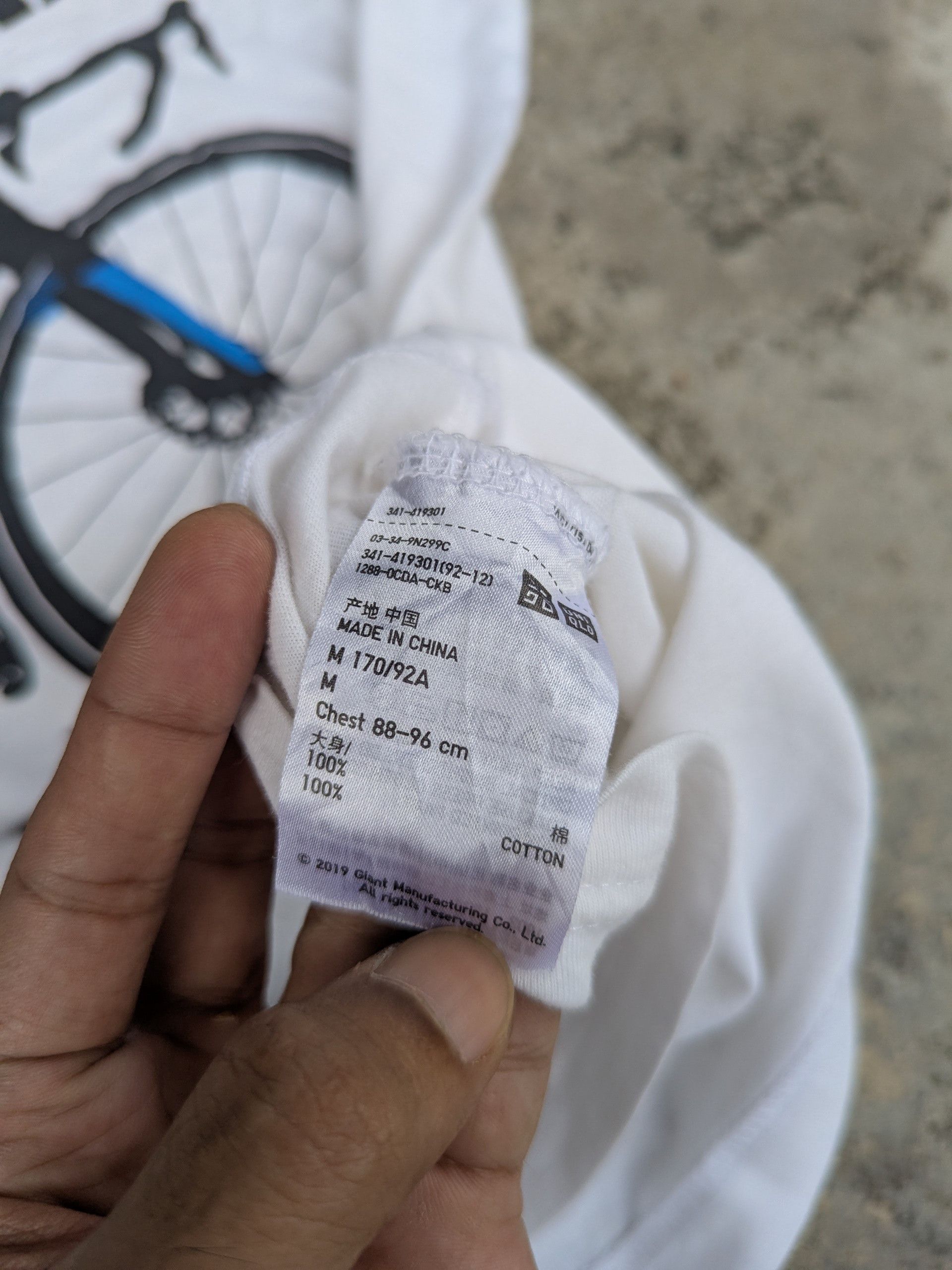 Giant × Japanese Brand × Uniqlo Uniqlo Giant Bicycle T Shirt Size US S / EU 44-46 / 1 - 7 Thumbnail