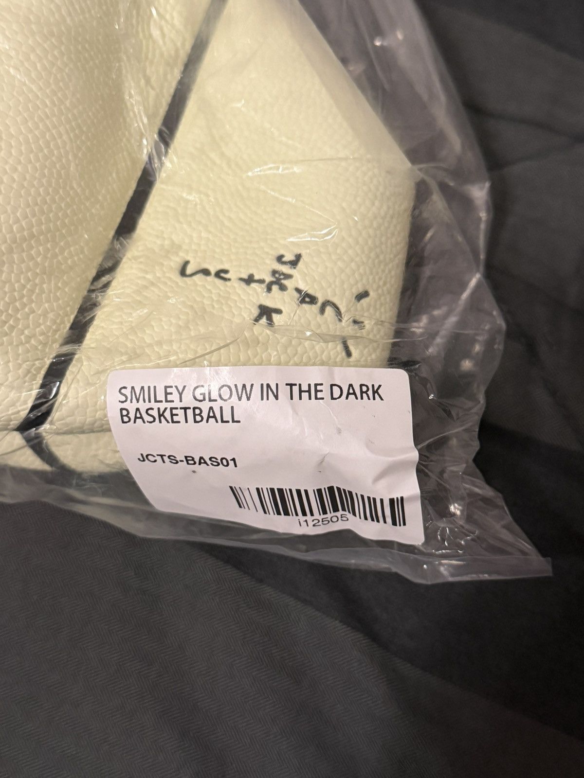 Travis Scott smiley glow in the dark basketball Size ONE SIZE - 2 Thumbnail