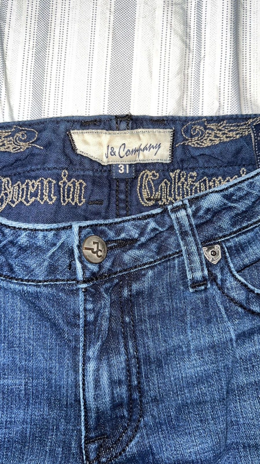 Other Super clean jeans with cross on back pockets Size US 31 - 4 Thumbnail