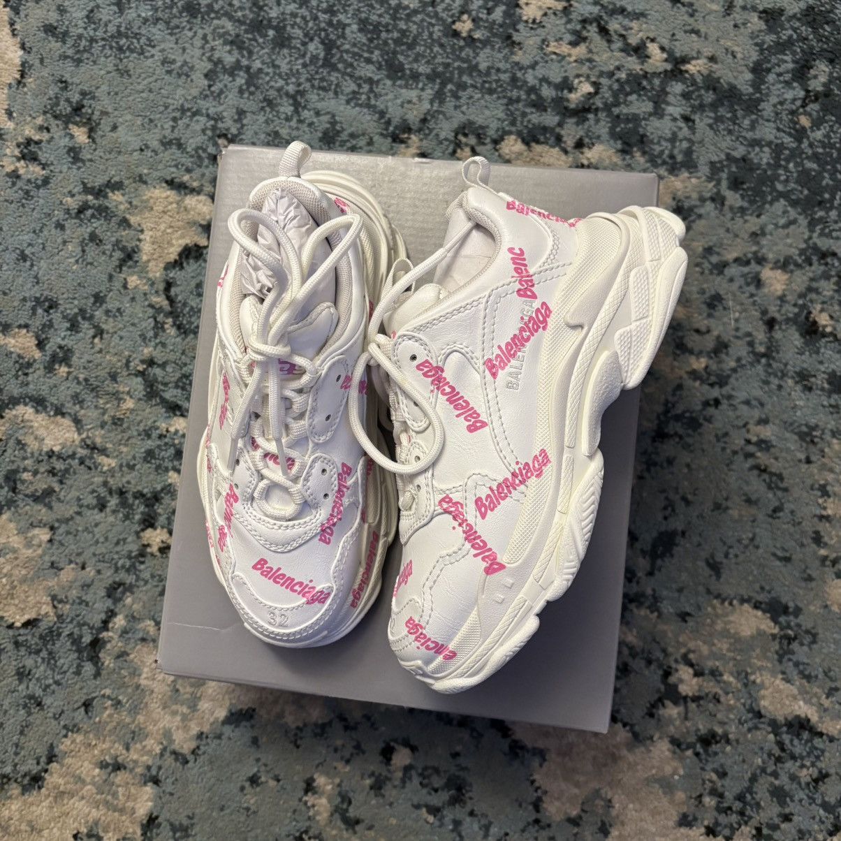 Balenciaga Balenciaga Kids Triple S Logo Sneaker Size 1Y Brand New Size ONE SIZE - 1 Thumbnail