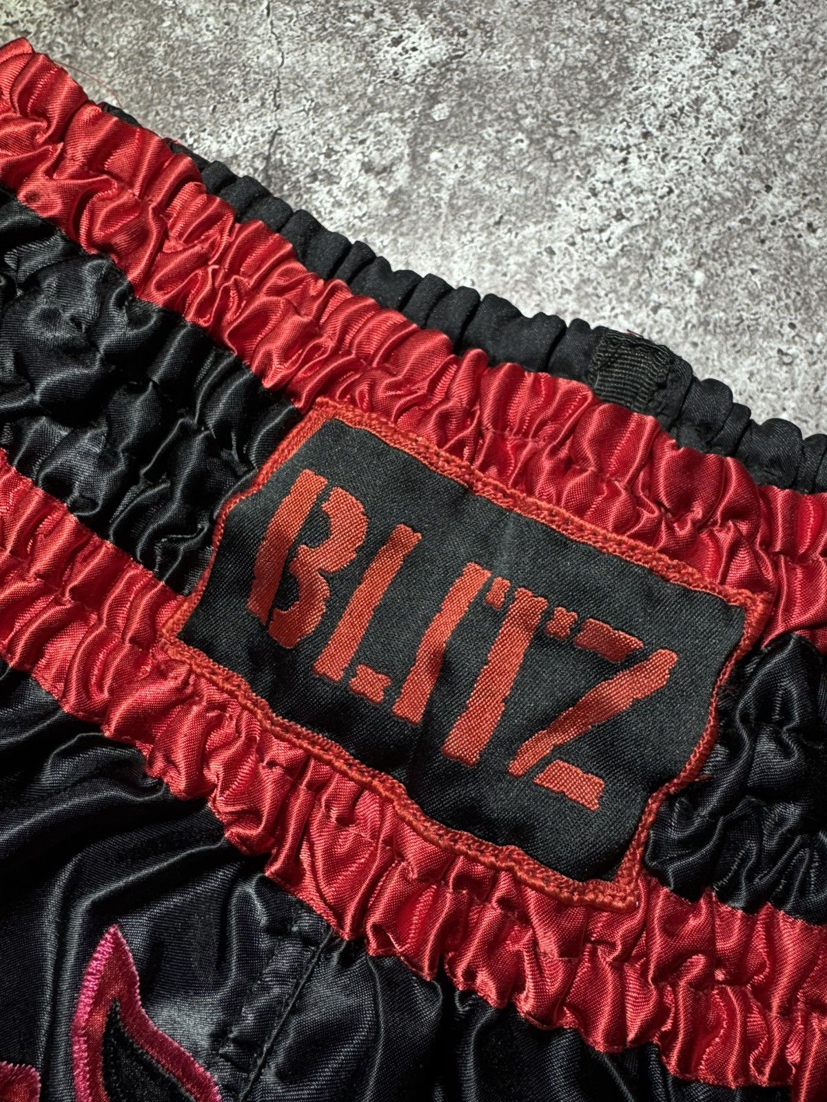 Vintage Blitz Classic Muay Thai Boxing Kickboxing Shorts Black/Red Size US 34 / EU 50 - 4 Thumbnail