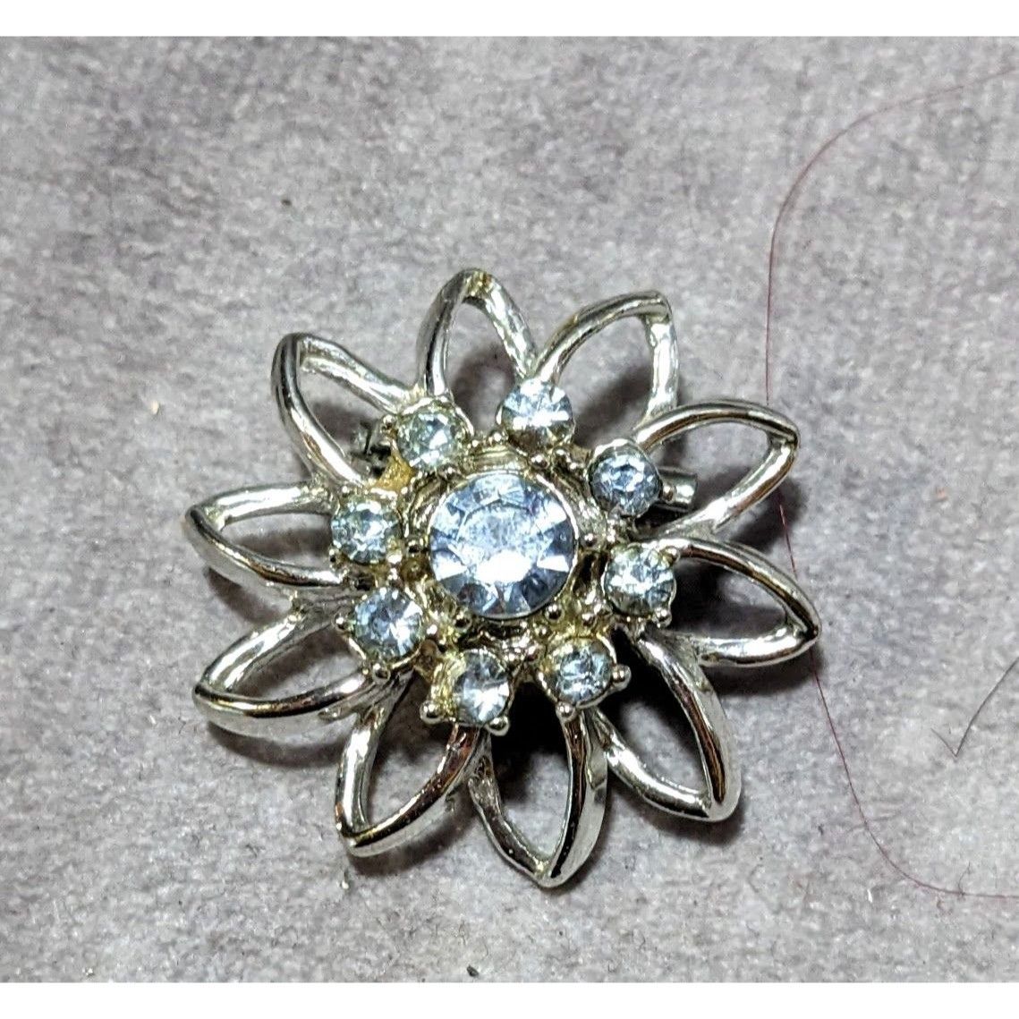 Other Vintage Blue And Silver Star Flower Rhinestone Brooch Size ONE SIZE - 4 Thumbnail