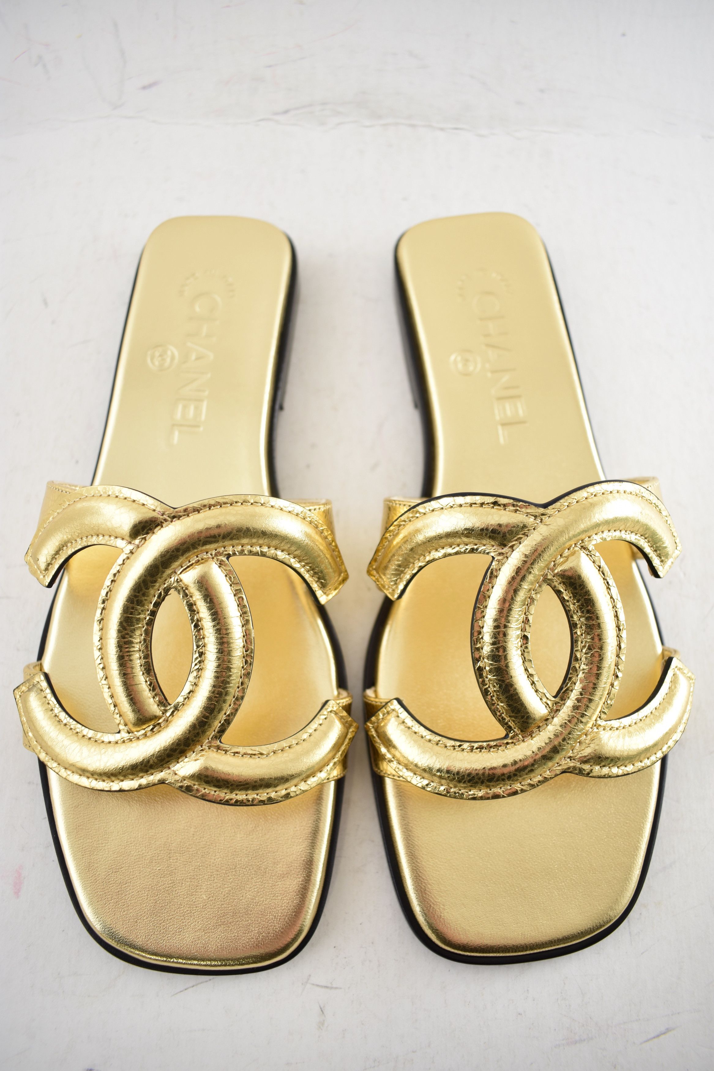 Chanel 26S Golden Leather XL CC Logo Mule Slide Flat Sandal 40 Size US 10 / IT 40 - 15 Thumbnail