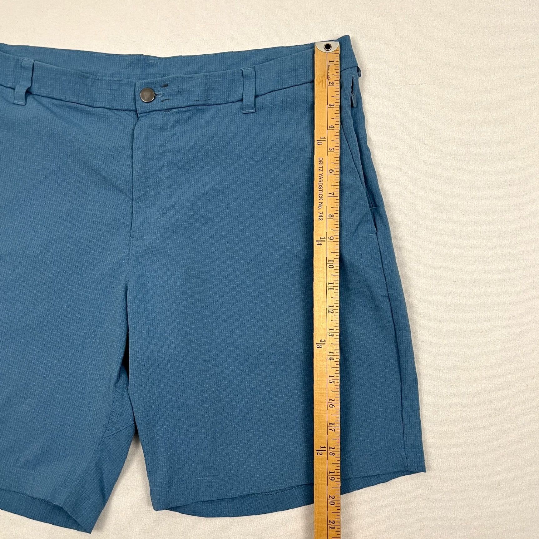 Lululemon VINTAGE Lululemon Commission Chino Shorts Mens 38 / 9" Blue Golf Performance Preppy Size US 38 / EU 54 - 5 Thumbnail