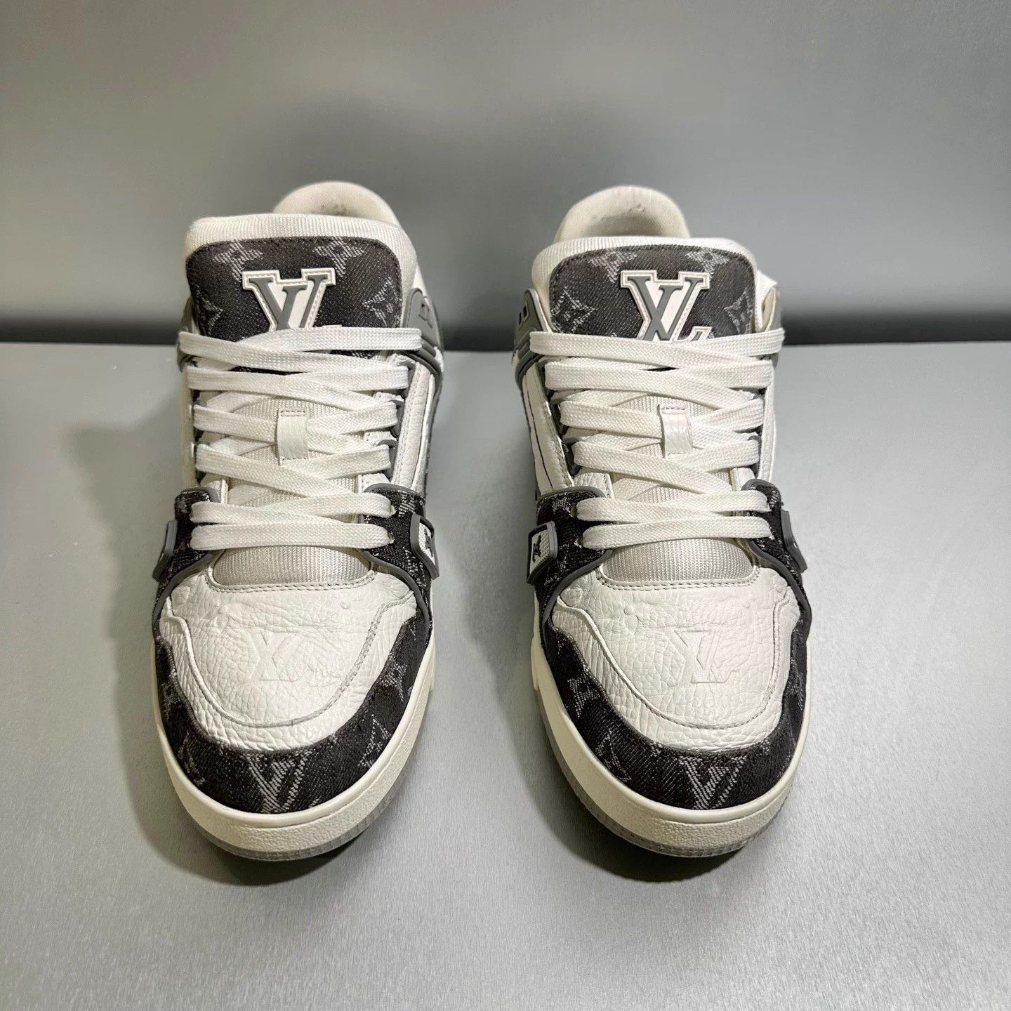 Louis Vuitton Louis Vuitton Grey White Denim Jeans - Size 7/41 Size US 7 / EU 40 - 2 Thumbnail