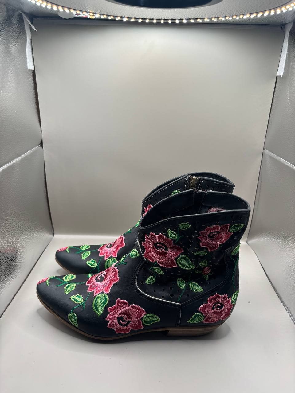 Savio Barbato Savio Barbato Italy Floral Western Ankle Boots Size US 7 / IT 37 - 7 Thumbnail