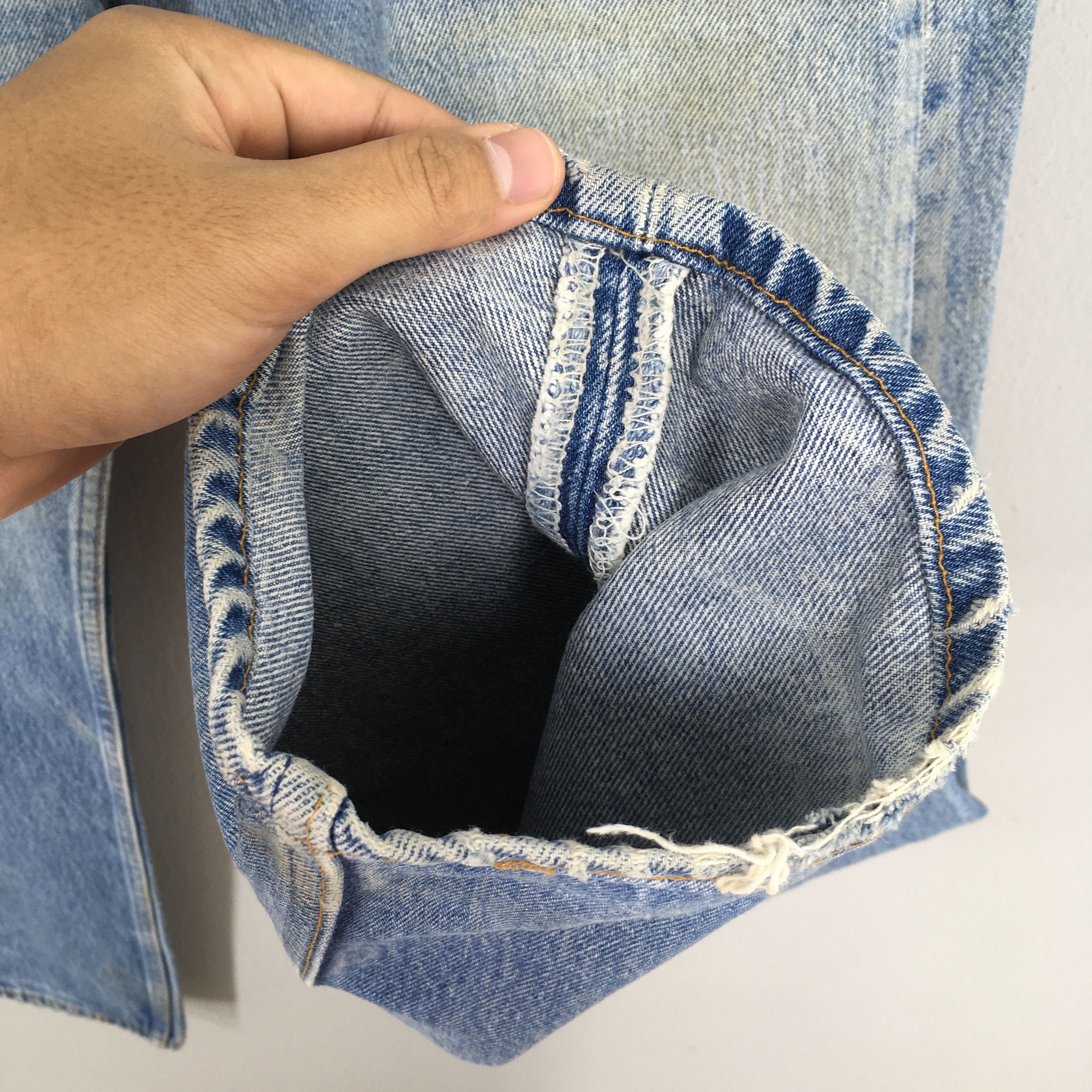 Size 32x27.5 Vintage 90s Levi's 501 Faded Blue Jeans
