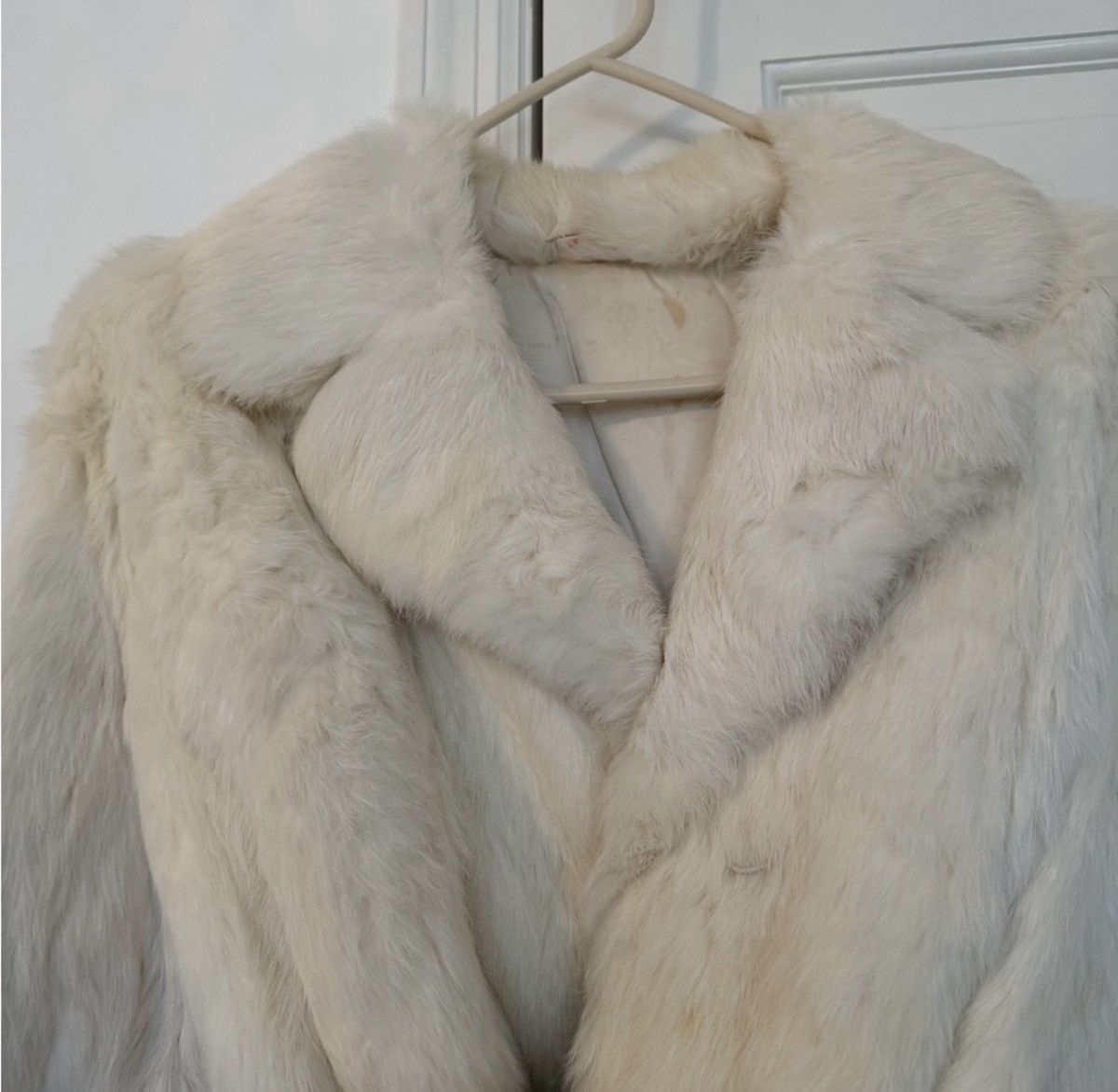 Vintage Vintage 70s Ivory Rabbit Fur Belted Coat (M) Size M / US 6-8 / IT 42-44 - 4 Thumbnail