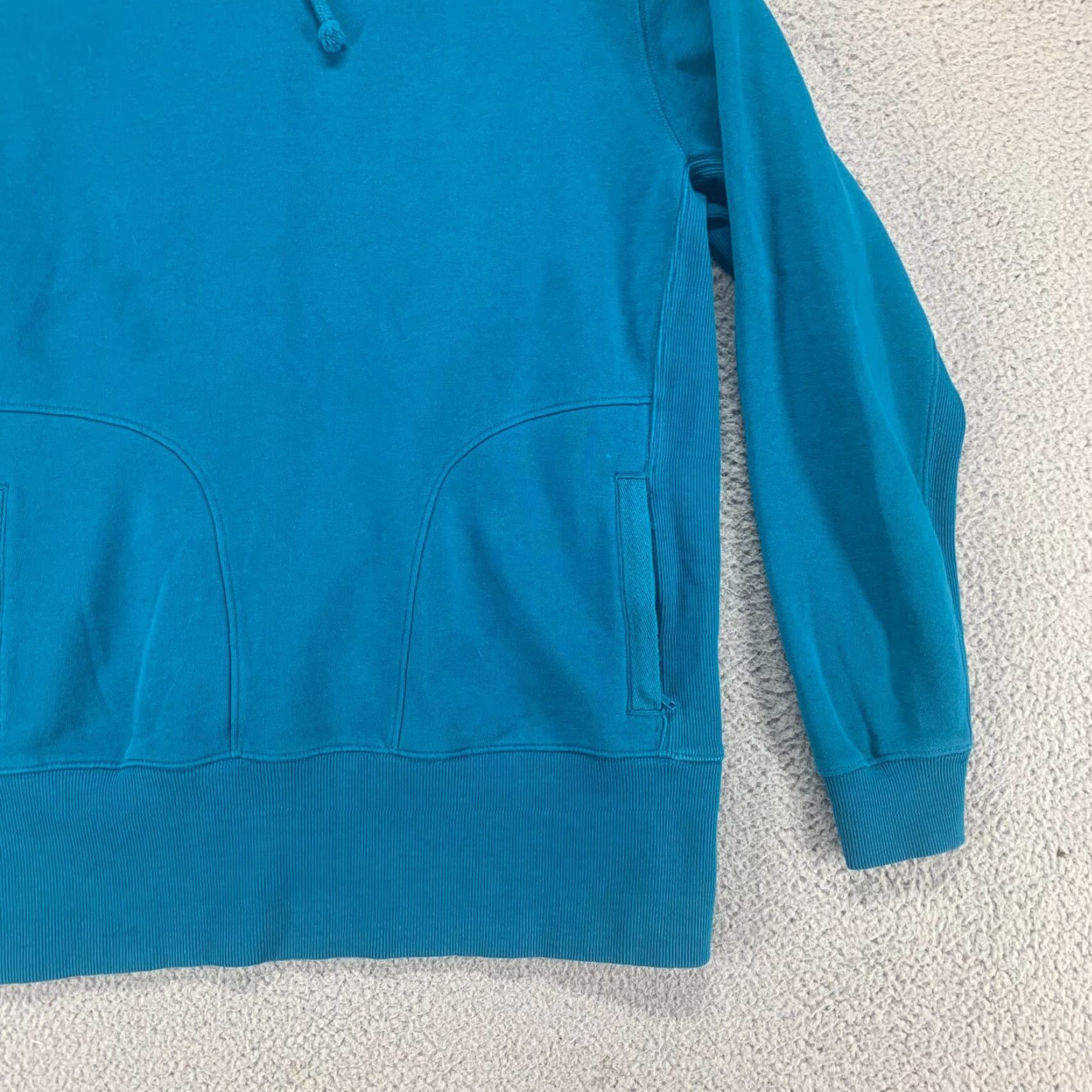 Vintage DULUTH TRADING Outdoor Stretch Pullover Sweater Mens Medium Blue with Zip Pockets Size US M / EU 48-50 / 2 - 6 Thumbnail