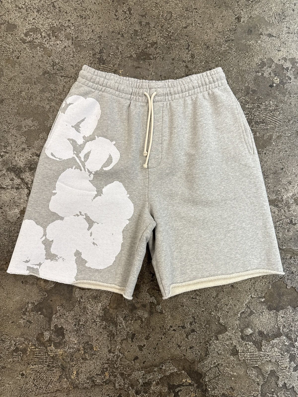 DENIM TEARS Denim Tears Big Cotton Wreath Sweat Shorts Grey | Grailed