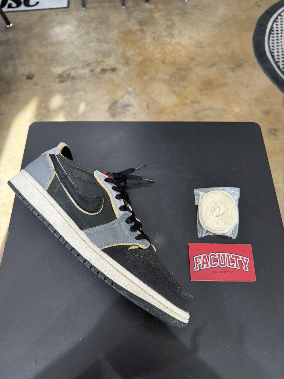 Jordan Brand Jordan 1 Low Black Smoke Grey Size 9 (2022) Size US 9 / EU 42 - 17 Thumbnail