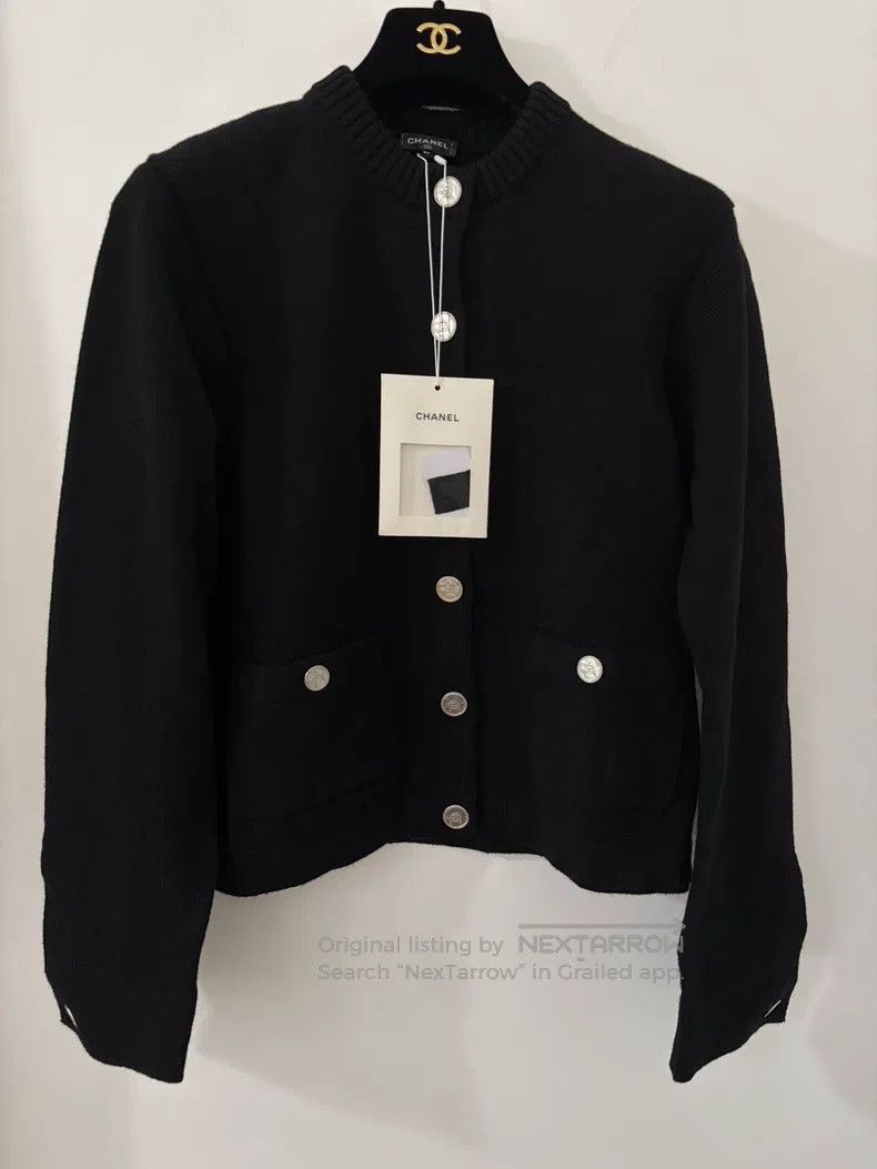 Chanel Chanel Black velvet coin buckle sweater cardigan coat Size XS / US 0-2 / IT 36-38 - 1 Thumbnail