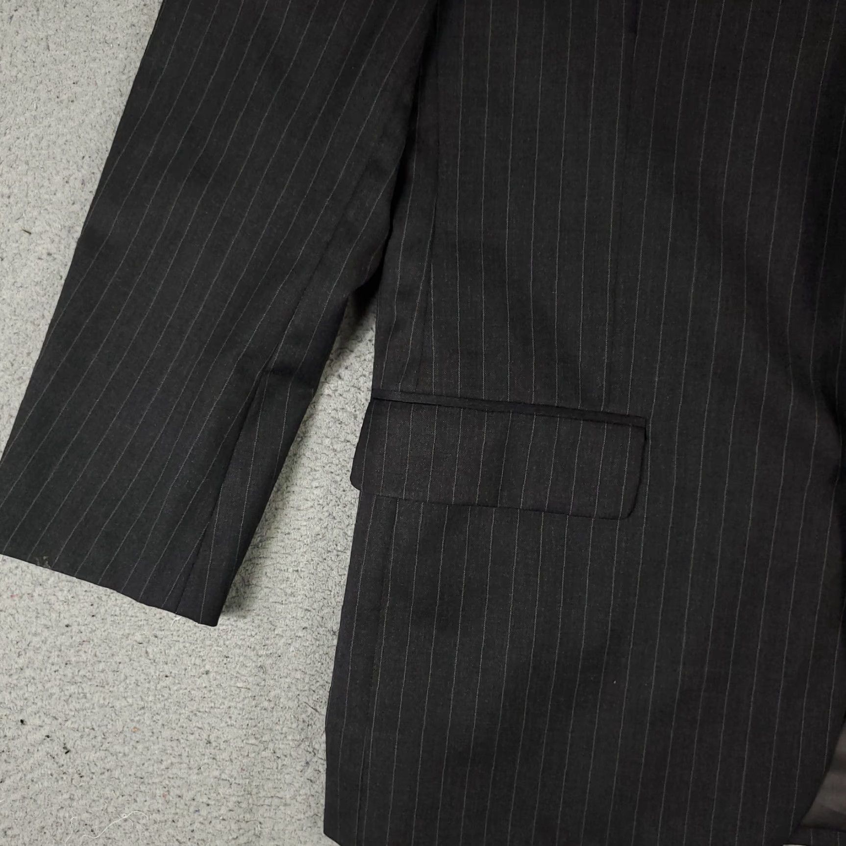 Brooks Brothers Brooks Brothers Suit Jacket Mens 42R Black Pinstripe Wool Regular Fit Classic Size 42R - 3 Thumbnail