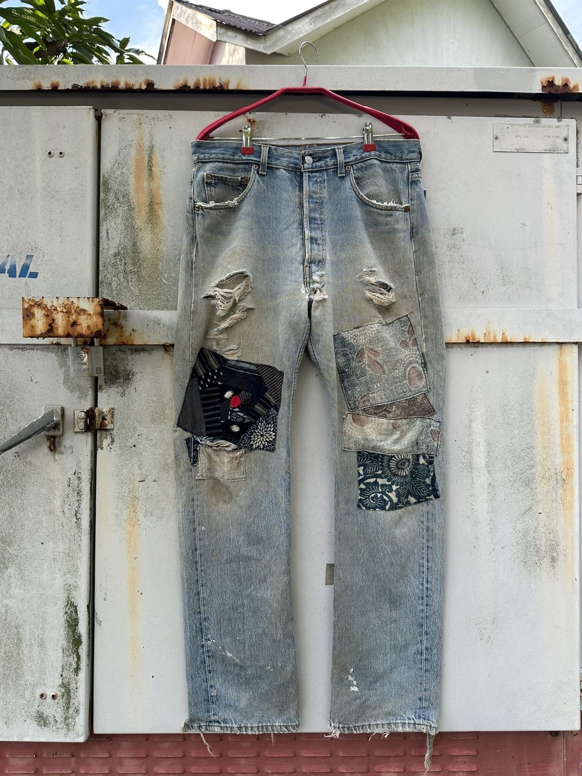 Levi's Vintage Clothing 👹Vintage THRASHED Levis 501 Patchwork Baggy Jeans Size US 33 - 5 Thumbnail