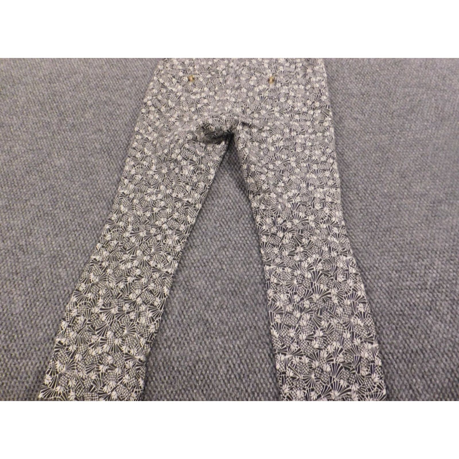 Anthropologie Anthropologie Womens Pants 10P Petites Black Floral Straight Chino Graphic Print Pants Size 32" / US 10 / IT 46 - 5 Thumbnail