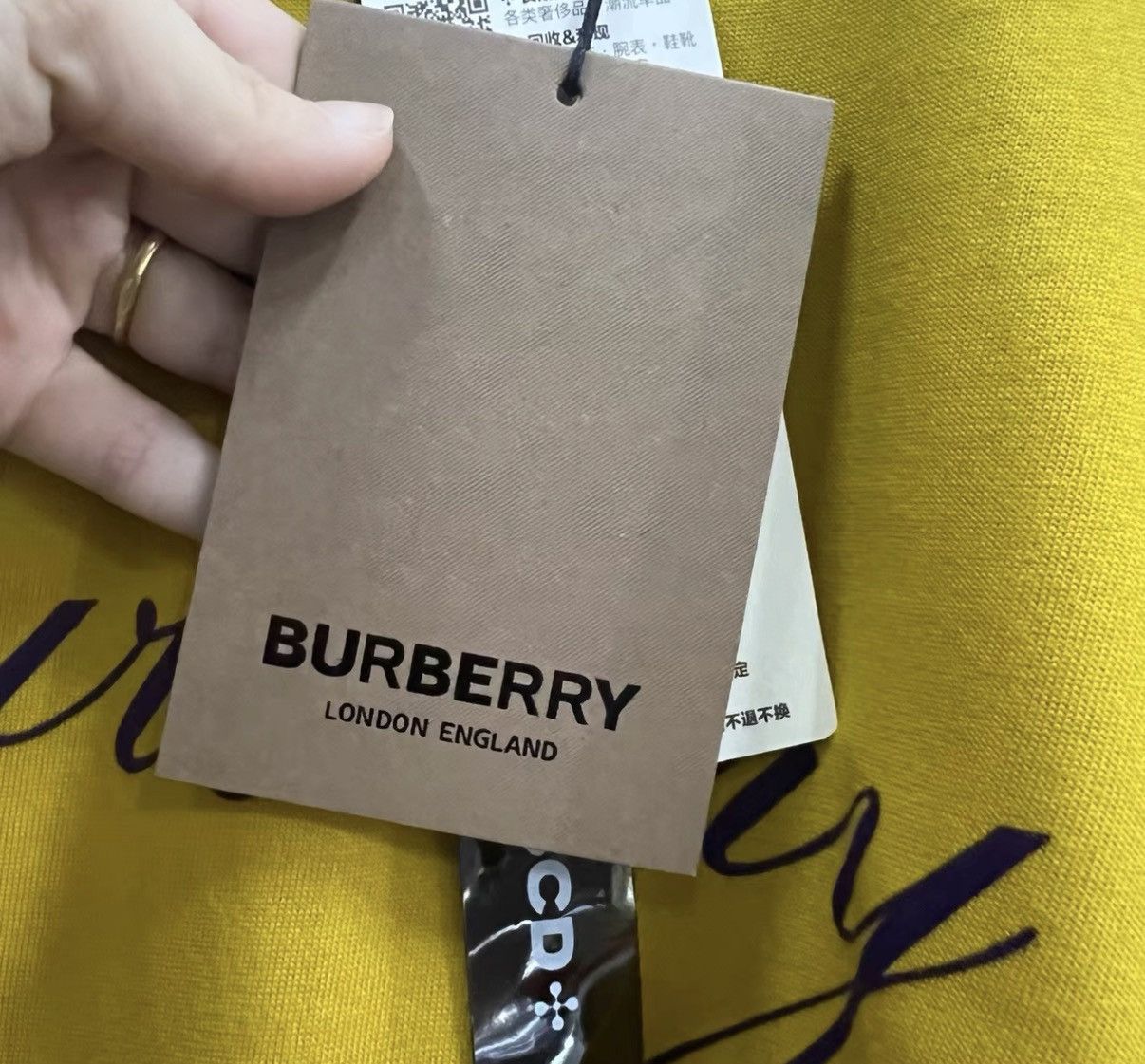 Burberry Burberry Color-block Swan Printed Short Sleeve T-shirt J41 Size US L / EU 52-54 / 3 - 5 Thumbnail