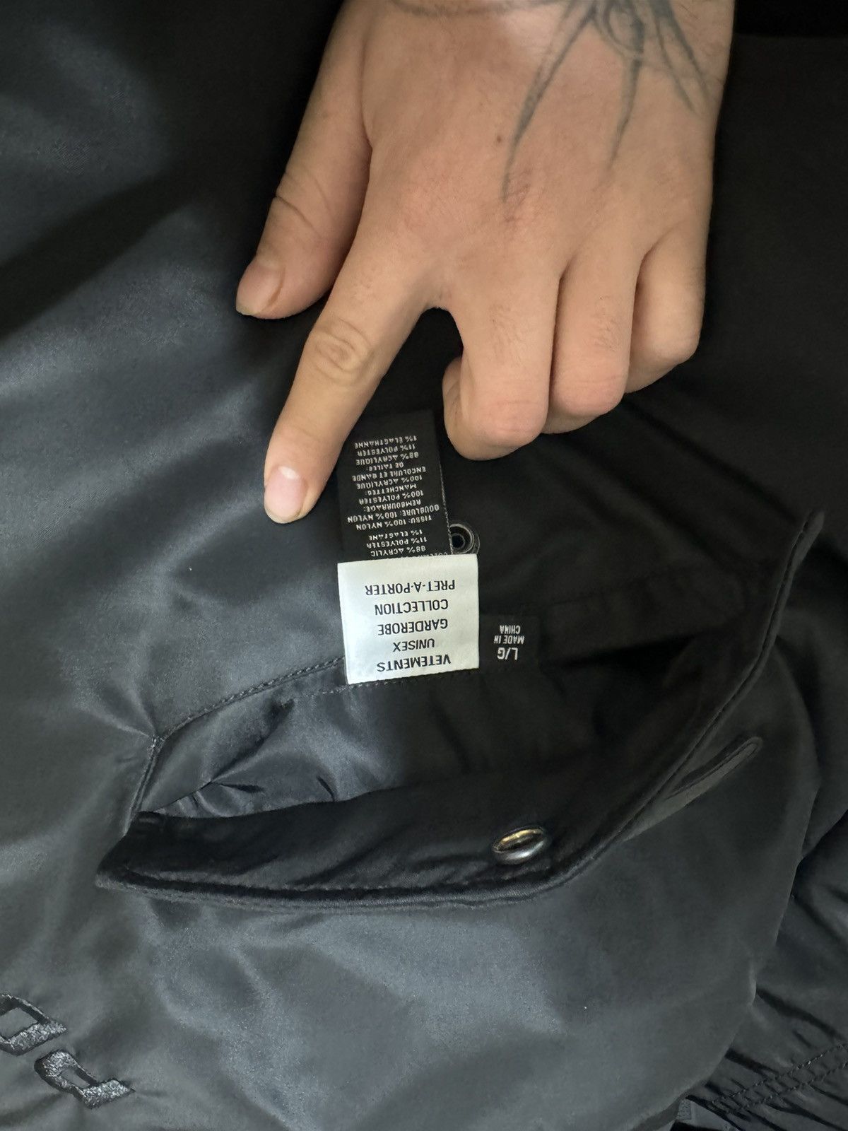 Vetements Vetements X Alpha Industries Blackout Racing Bomber Size US L / EU 52-54 / 3 - 11 Thumbnail