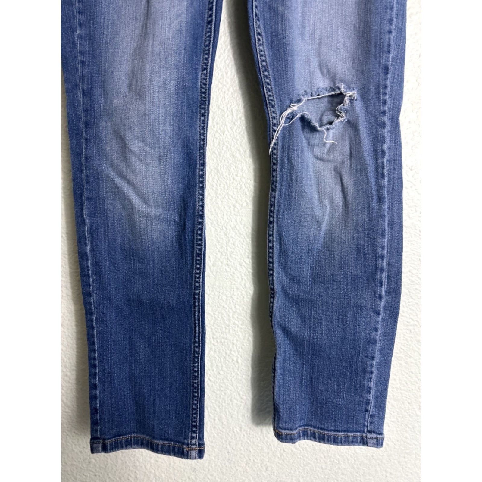 Banana Republic VINTAGE Banana Republic Girlfriend Jeans Medium Wash Distressed 26P Petite Blue 26" Inseam Womens Size 26" / US 2 / IT 38 - 2 Thumbnail