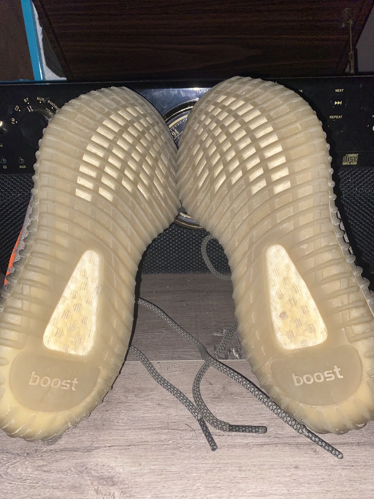Yeezy Used YEEZY 350V2 OG Belugas Size US 6.5 / EU 39-40 - 6 Thumbnail