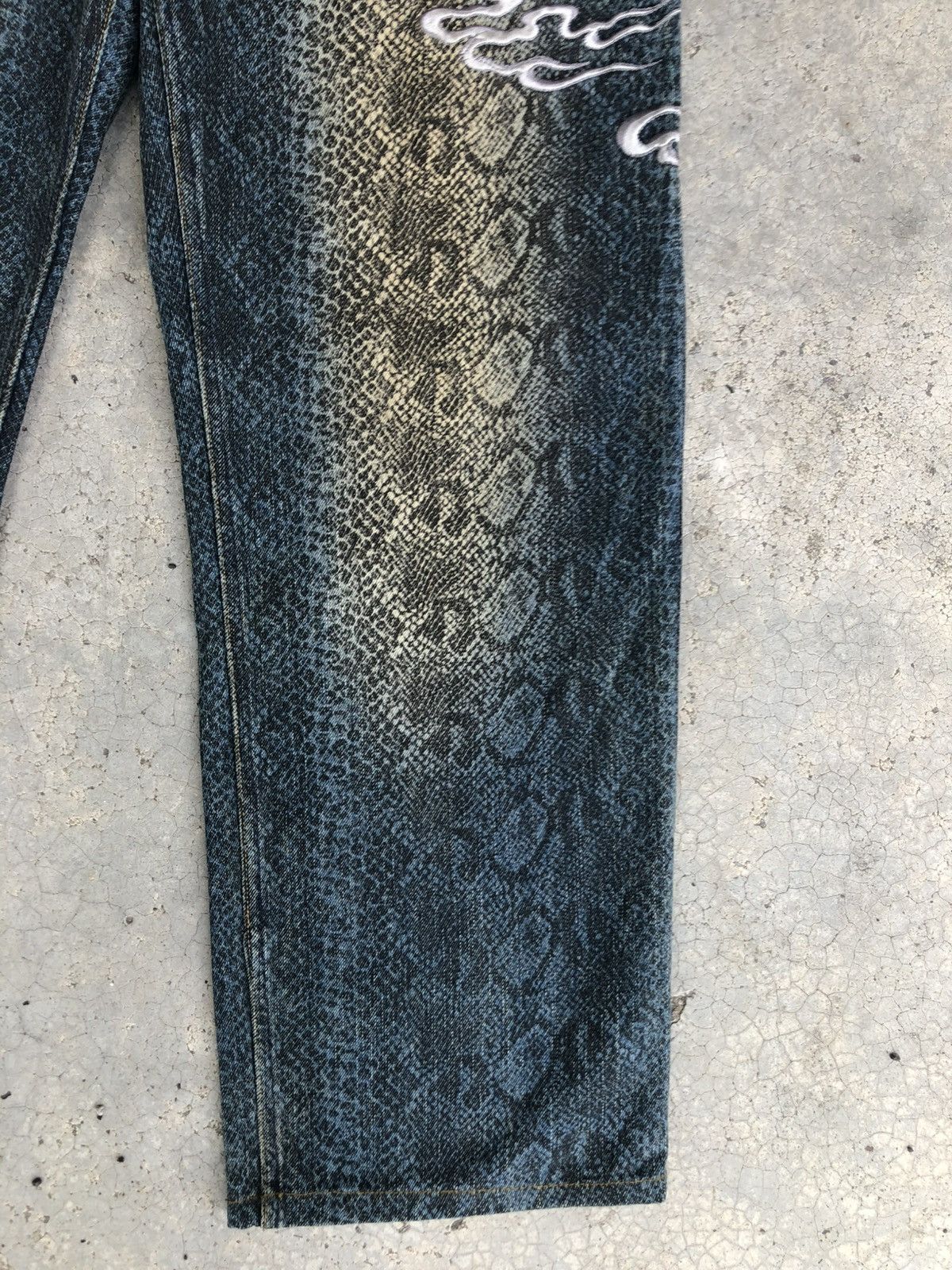 Karakuri Tamashii Karakuri Tamashii Embroidered Snake Skin Size US 32 / EU 48 - 7 Thumbnail