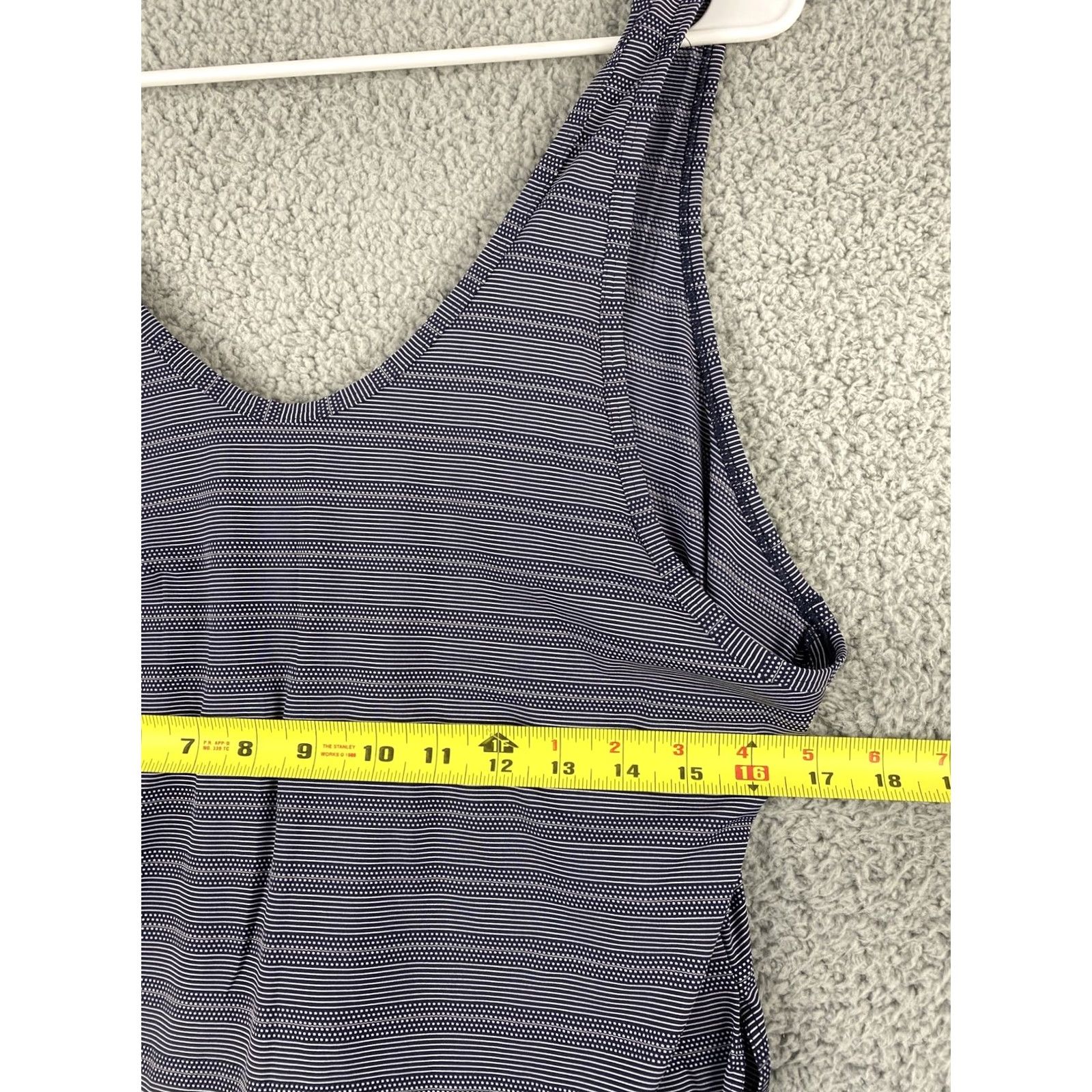 Athleta Athleta Tank Shirt Women’s L Gray Activewear Sleeveless Short Sleeves/Workouts Size L / US 10 / IT 46 - 6 Thumbnail