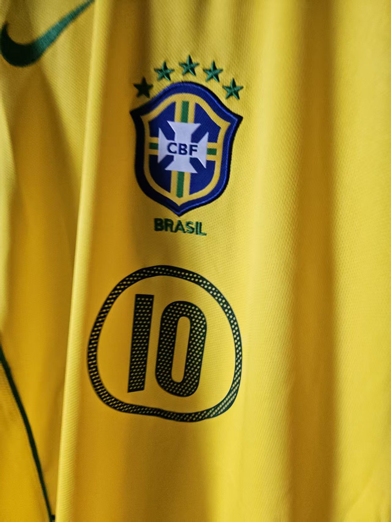 Nike 2004 Brazil #10 Ronaldinho Jersey Size US L / EU 52-54 / 3 - 3 Thumbnail