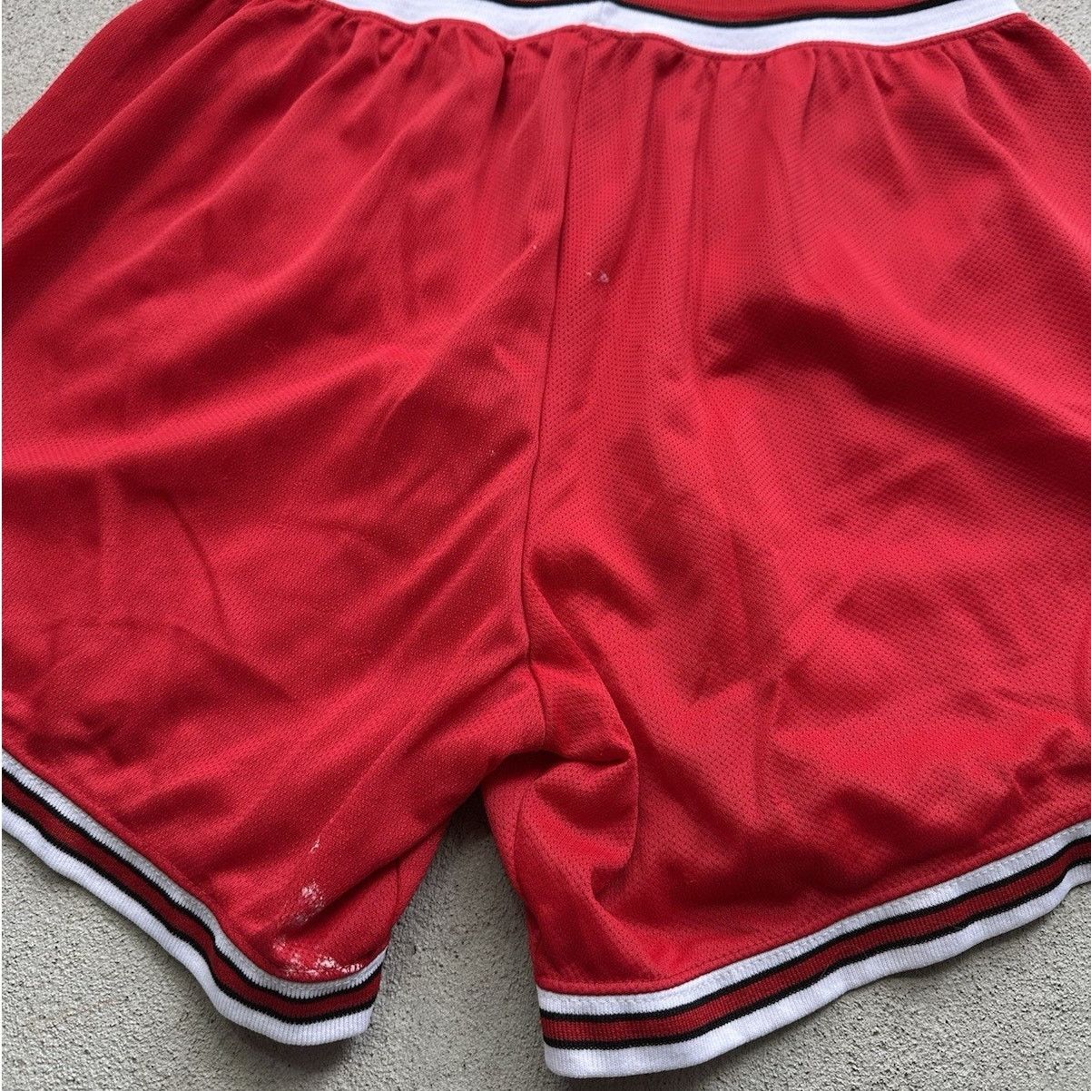 Champion × NBA × Vintage VTG Champion Chicago Bulls NBA Red Basketball Shorts Size XL Size US 34 / EU 50 - 5 Thumbnail
