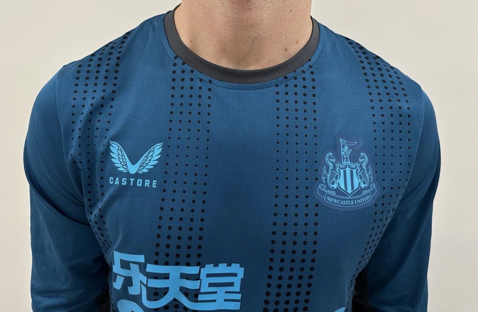 Castore NEWCASTLE UNITED 2022/2023 TRAINING JERSEY SHIRT LONG SLEEVE Size US S / EU 44-46 / 1 - 4 Thumbnail